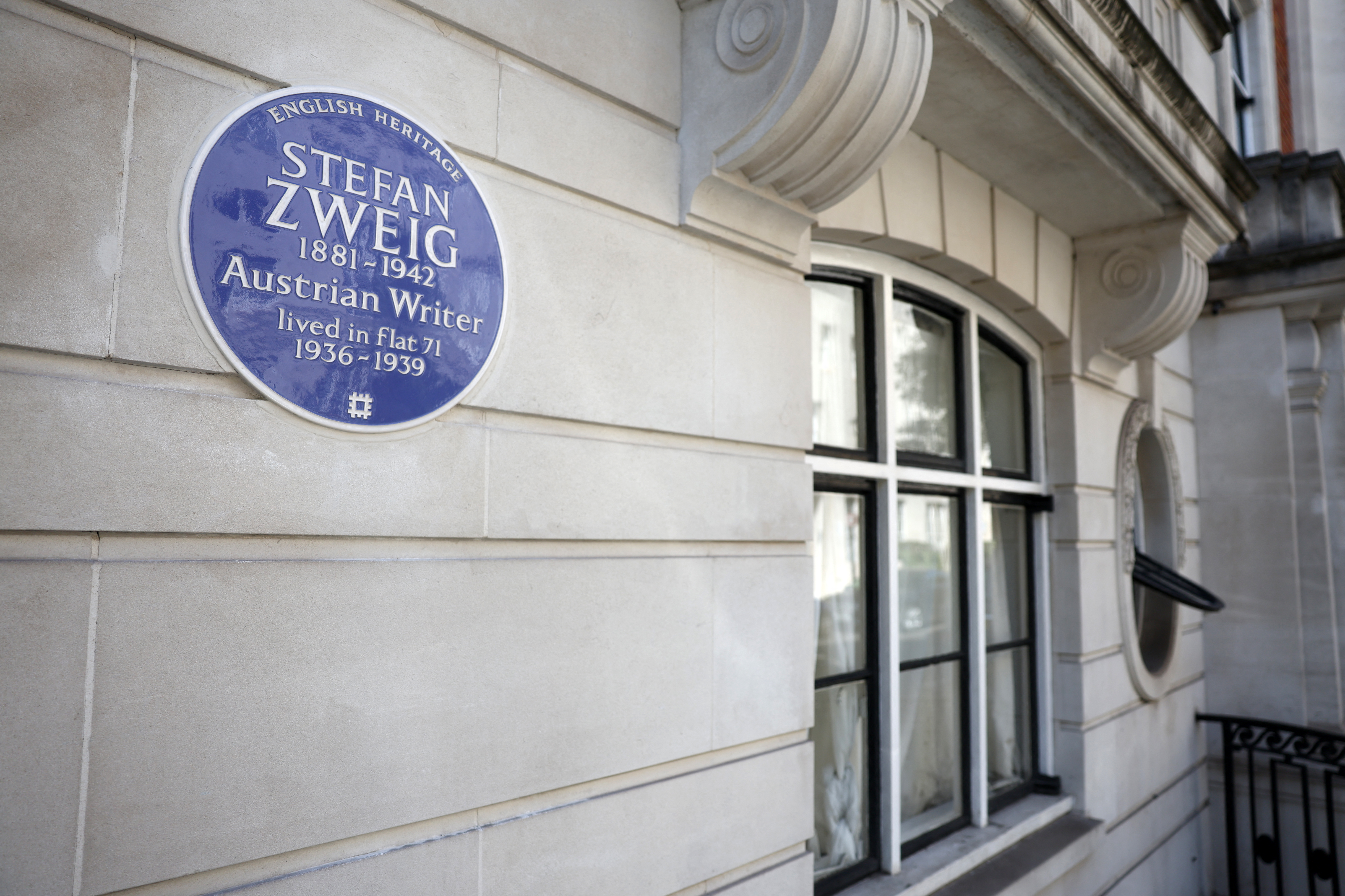 Autor de culto y perseguido por los nazis: Stefan Zweig es reconocido en el edificio de Londres donde vivió