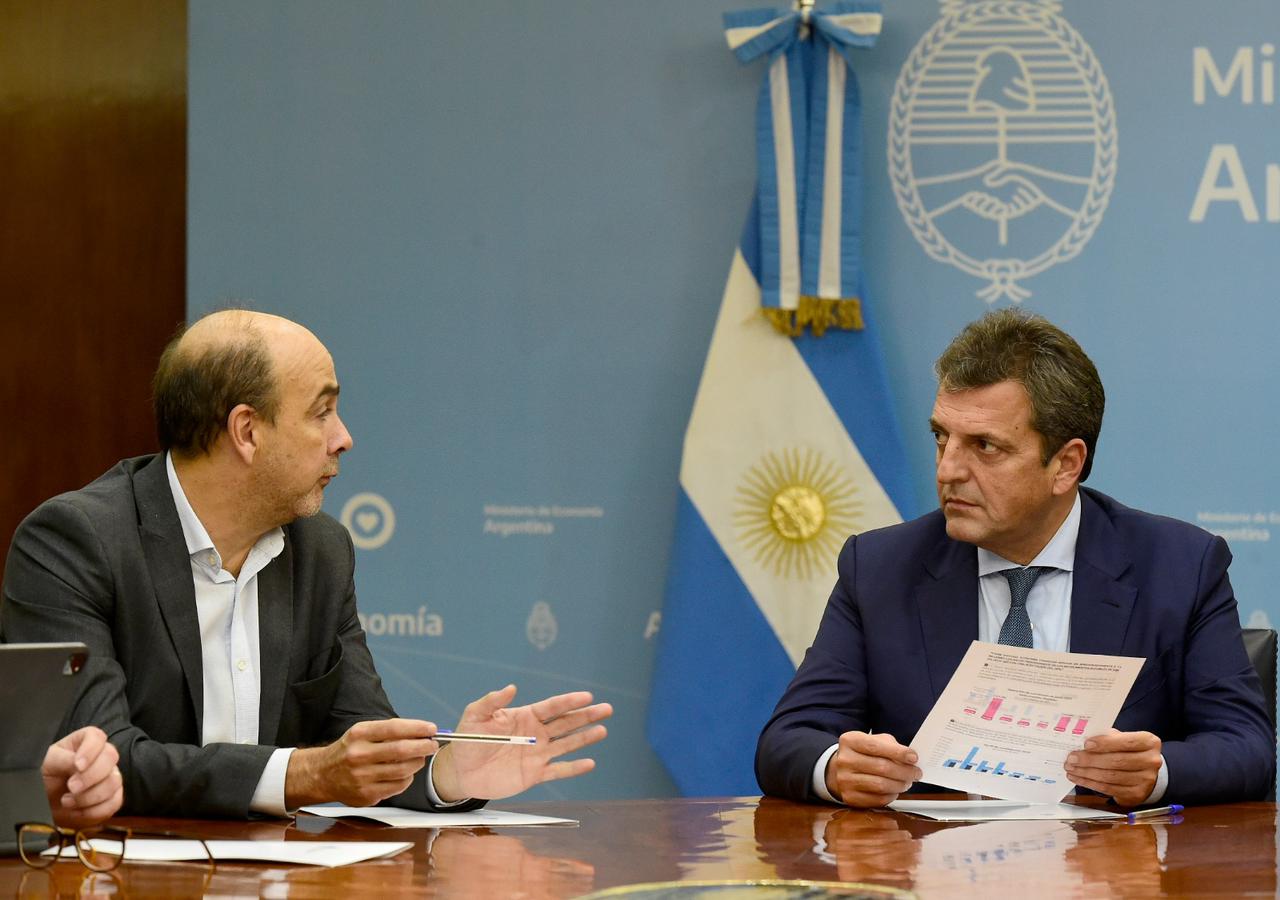 El ministro Sergio Massa y el secretario de Finanzas, Eduardo Setti
