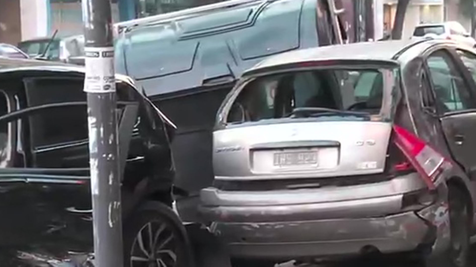 Choque m&uacute;ltiple en Almagro: manejaba alcoholizado, cruz&oacute; con el sem&aacute;foro en rojo y embisti&oacute; a un auto de aplicaci&oacute;n