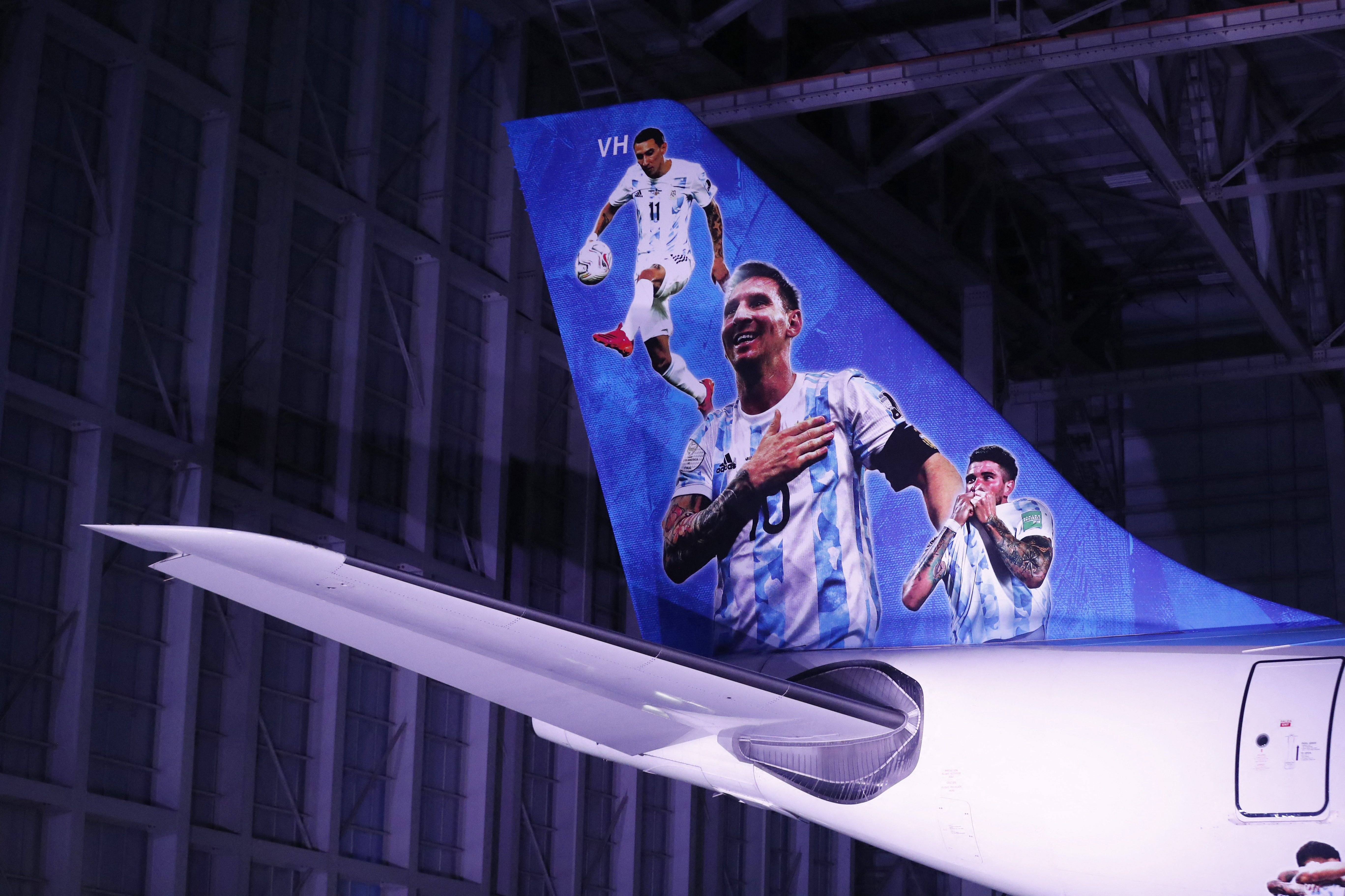 Messi, De Paul y Di María en las imágenes del avión 