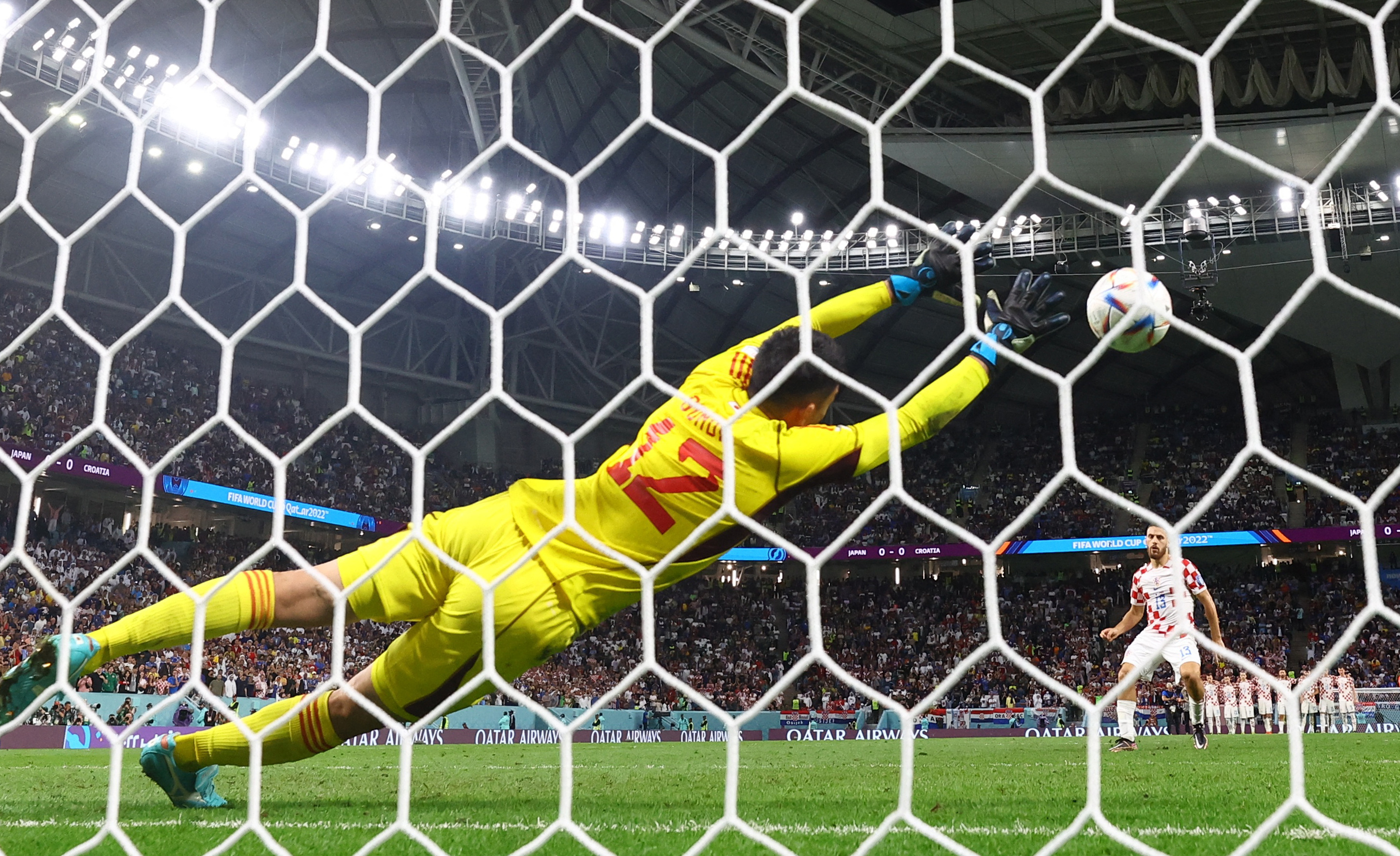 Nikola Vlasic abrió el marcador para Croacia en los penales. Foto: REUTERS/Dylan Martinez