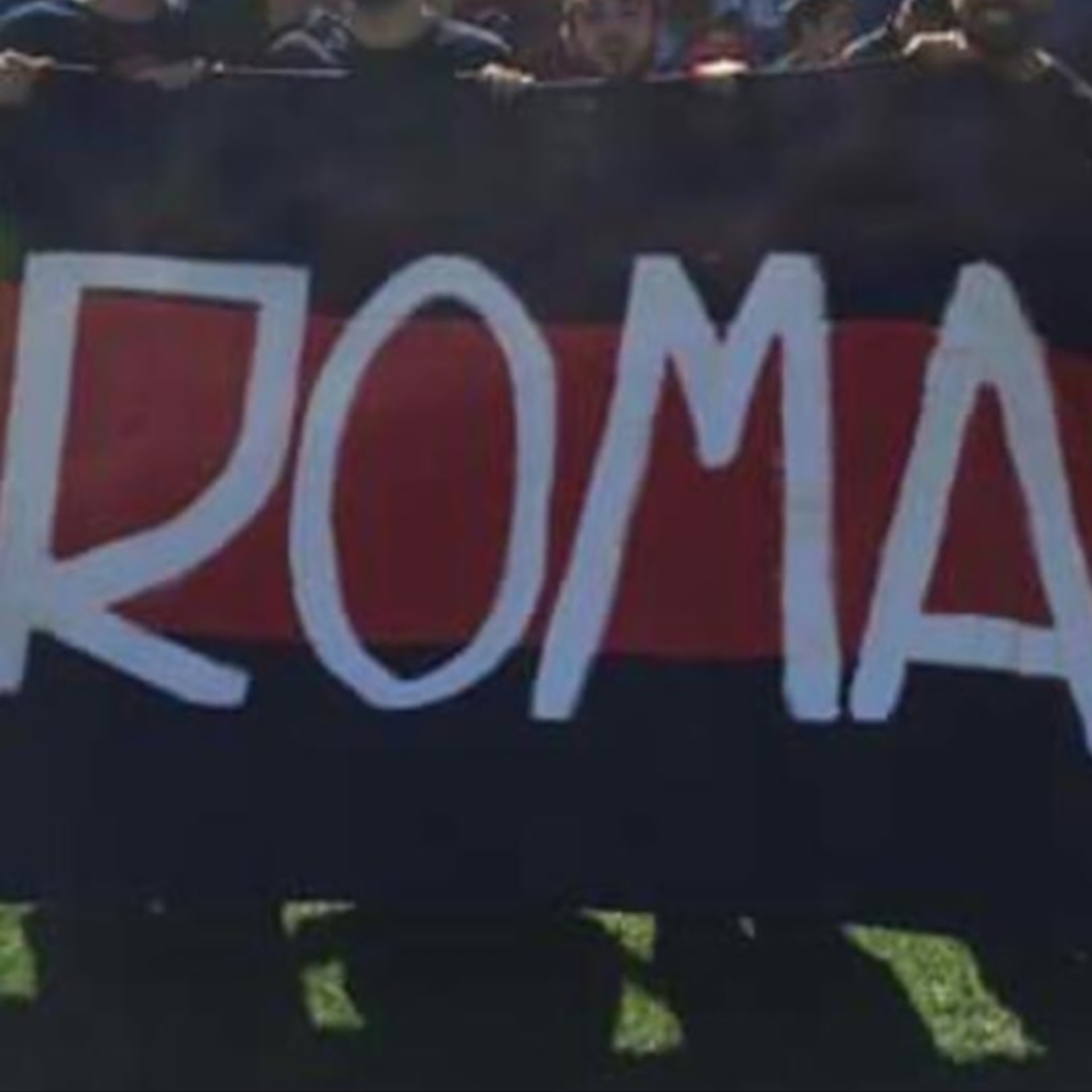 In Italia è Roma.  A Buenos Aires, da San Lorenzo.  Insieme ai loro amici romani, hanno una bandiera che li identifica tra i tifosi