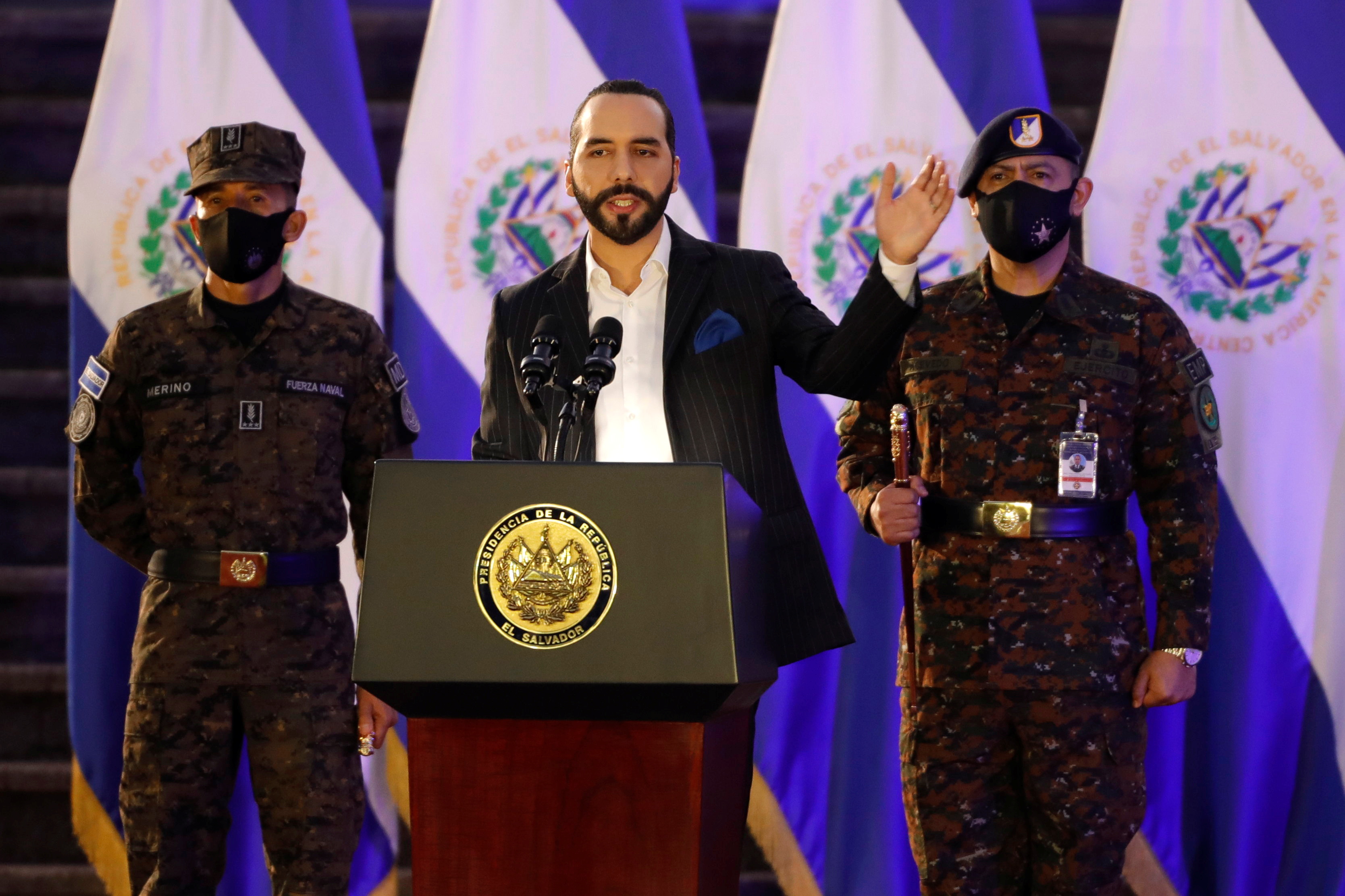Desde el inicio de su mandato, diversas organizaciones internacionales de derechos humanos han advertido por las prácticas autoritarias y poco transparentes de Nayib Bukele