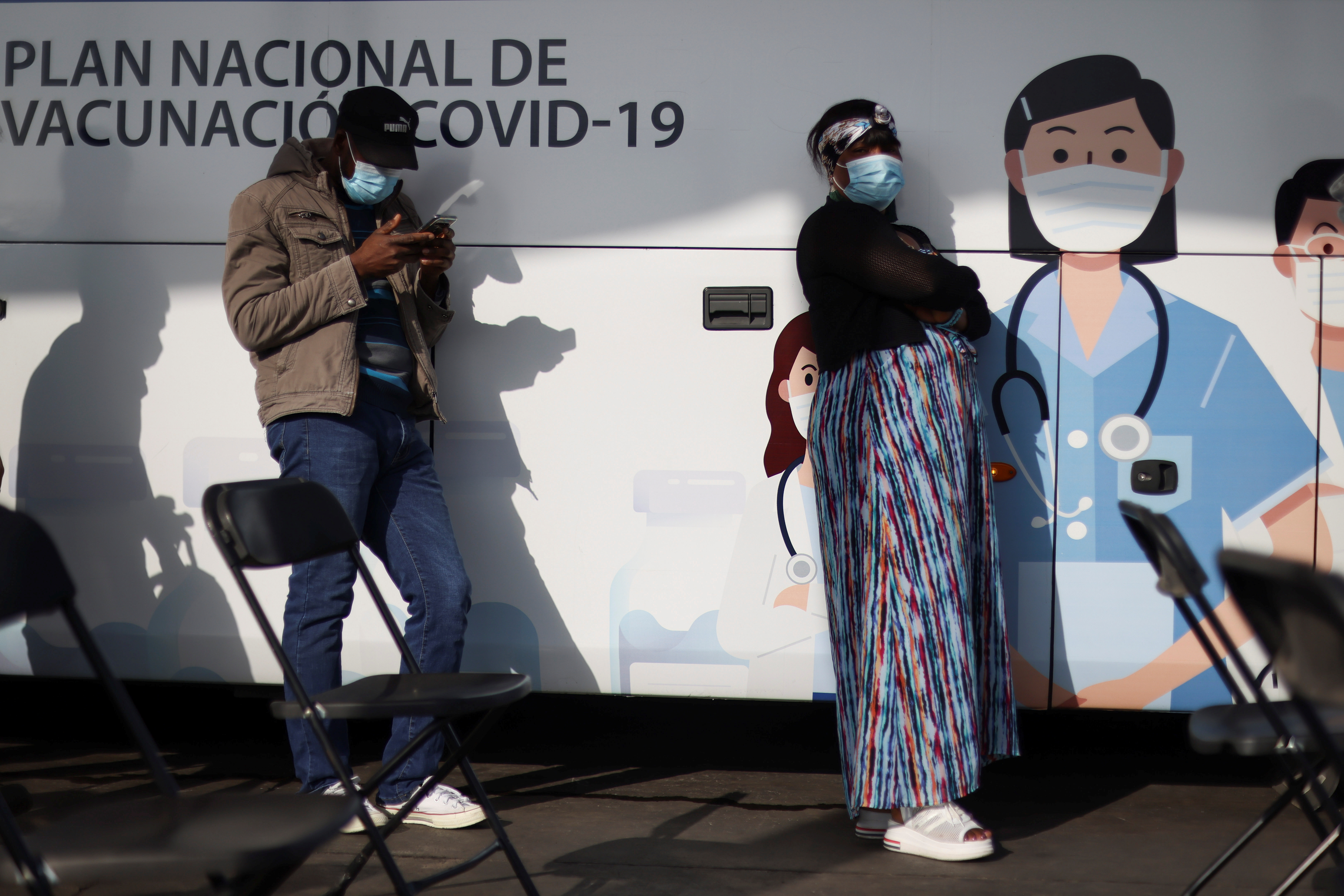 La vacunación es el arma más importante que tenemos como sociedad para combatir la pandemia, es el consenso científico mundial -  REUTERS/Ivan Alvarado