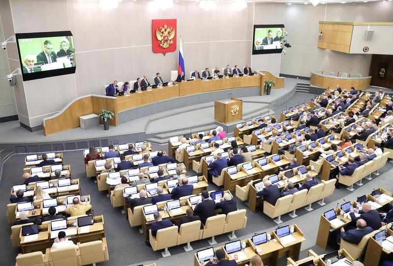 Legisladores rusos en una sesión de la Duma Estatal, la Cámara baja del parlamento, en Moscú (via Reuters)