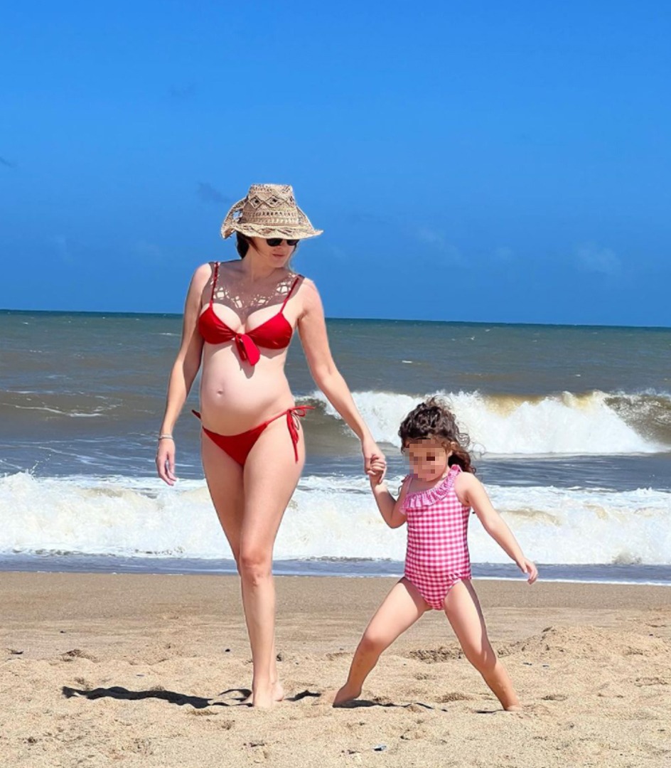 Madre e hija muy cancheras a orillas del mar (Instagram)
