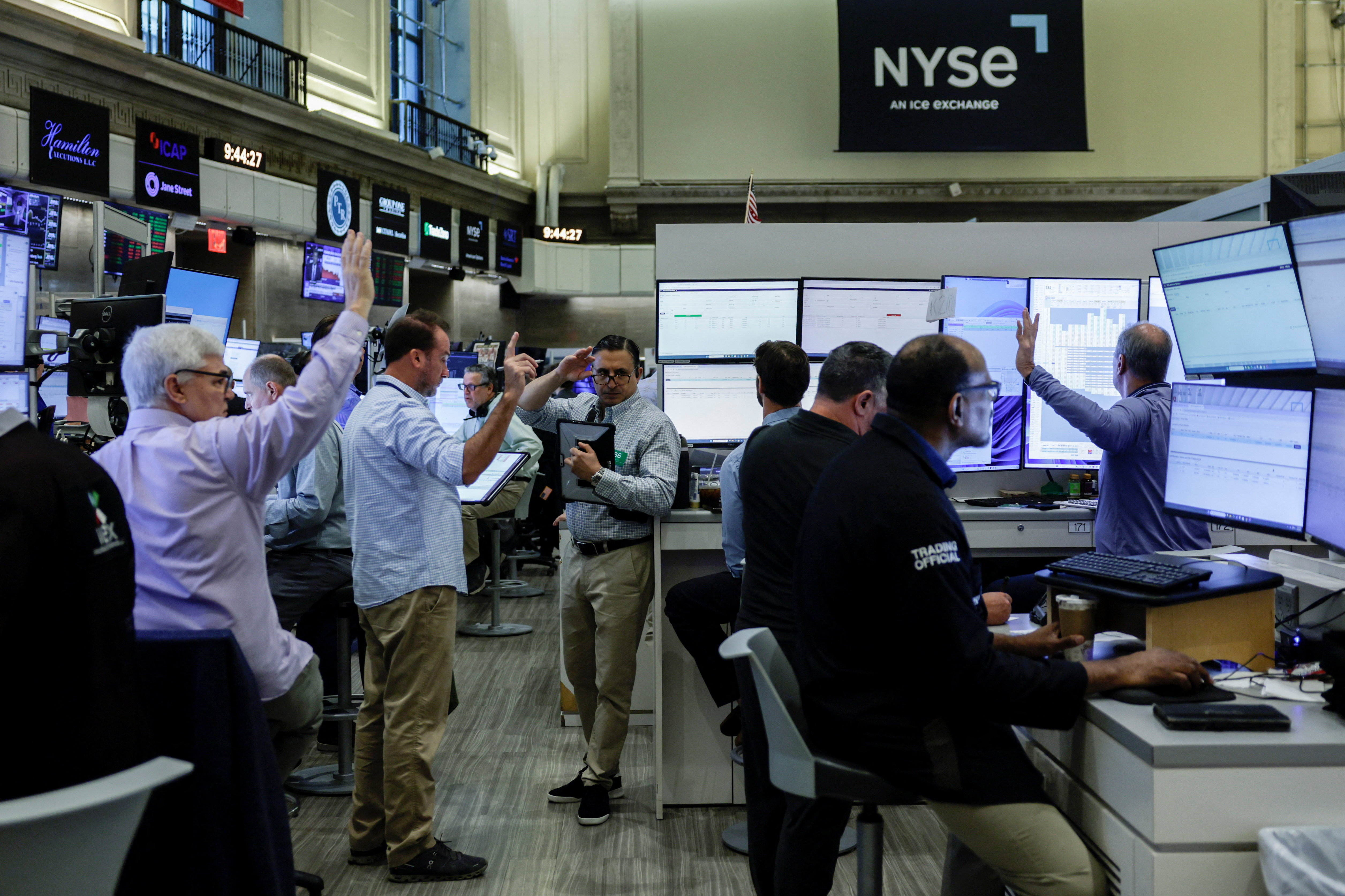 Semana financiera: las acciones argentinas cayeron hasta 10% en Wall Street y el riesgo país subió a un máximo en dos meses