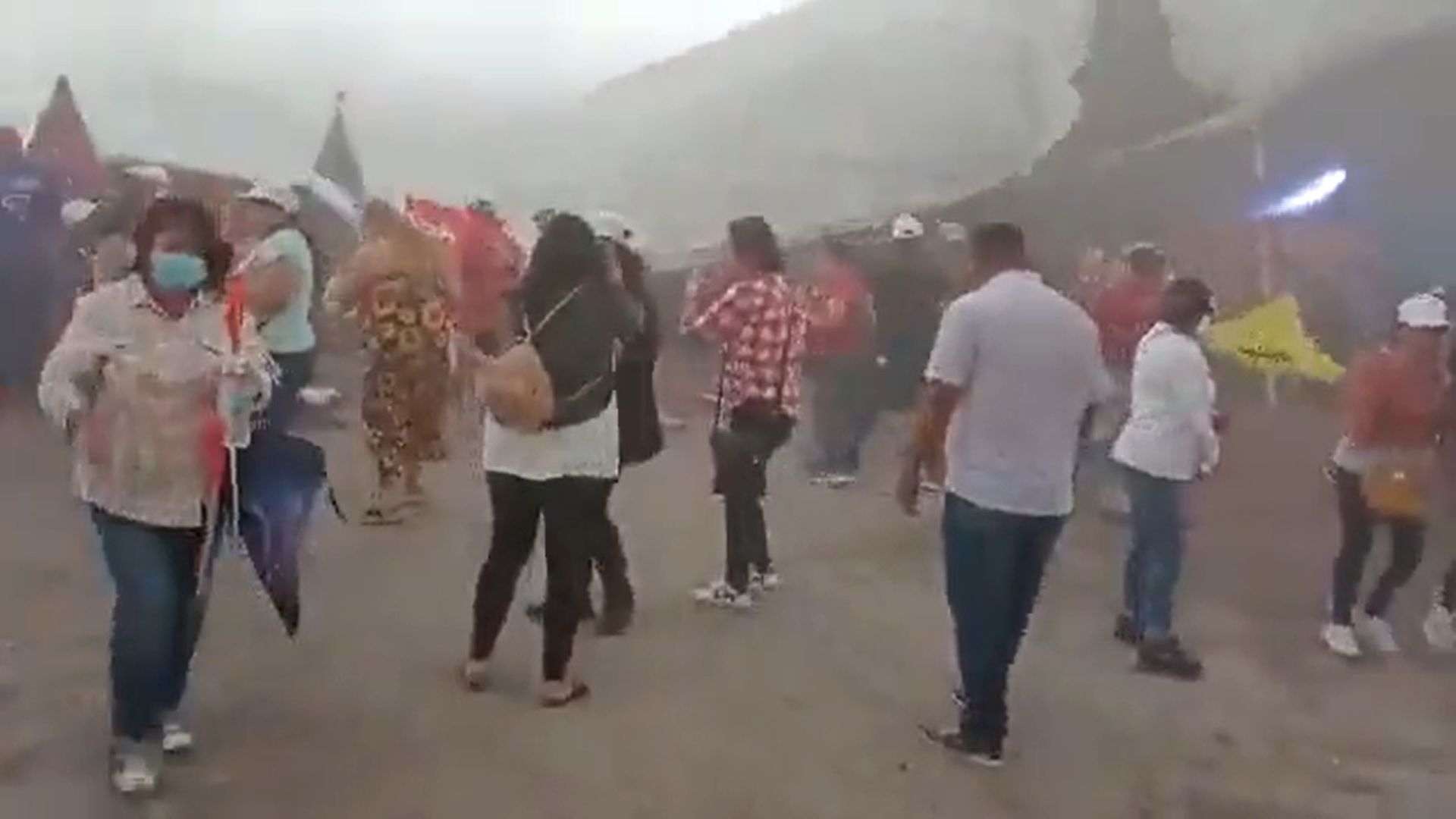 The event to see the candidate for the governorship of the State of Mexico, Alejandra del Moral, was canceled after a tent was blown up (Capture Twitter)