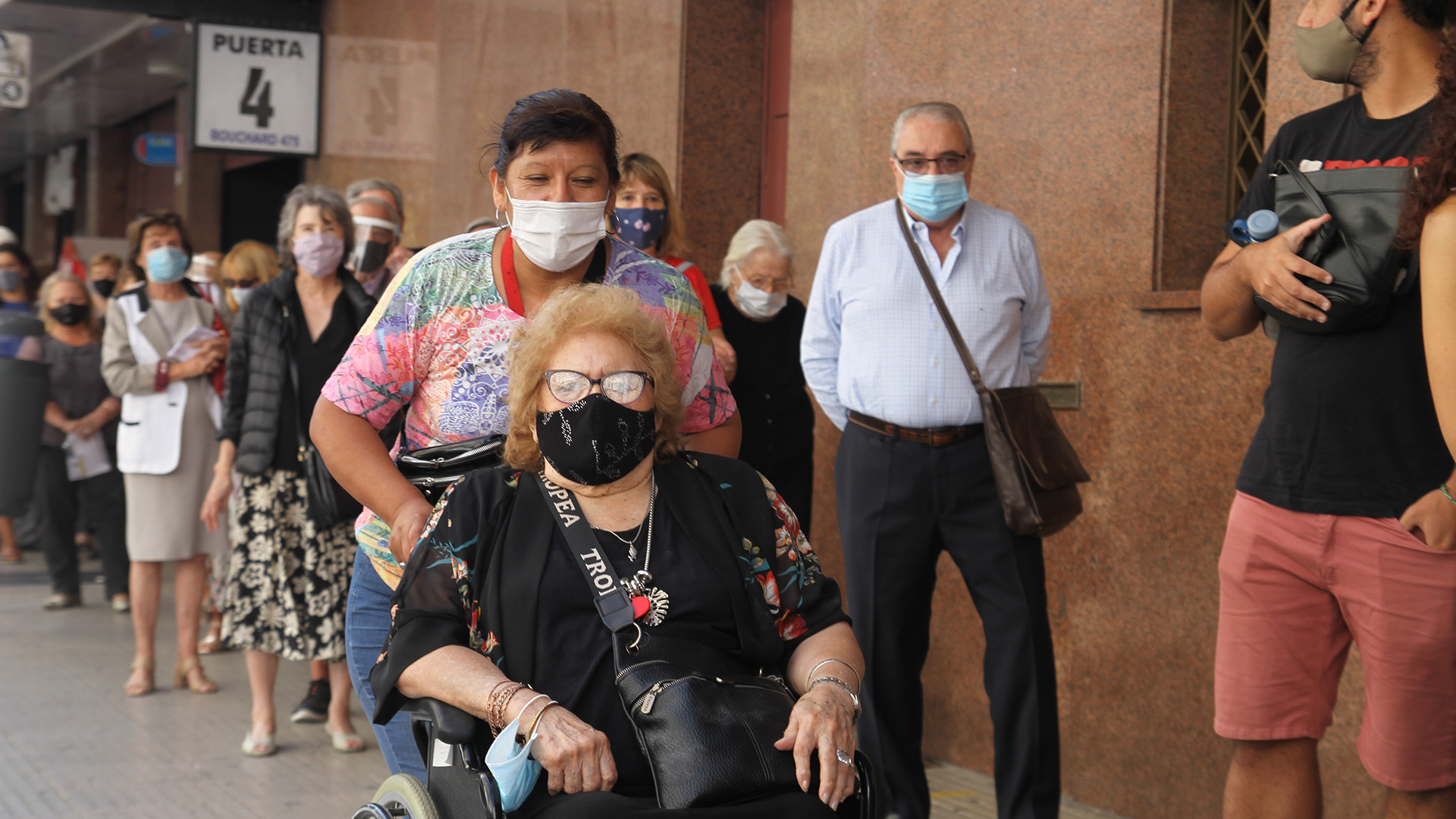 Más de la mitad de la población total ya tiene el esquema completo con ambas dosis, según el Monitor Público de Vacunación del Ministerio de Salud (Foto: Lara Sartor/cgl)