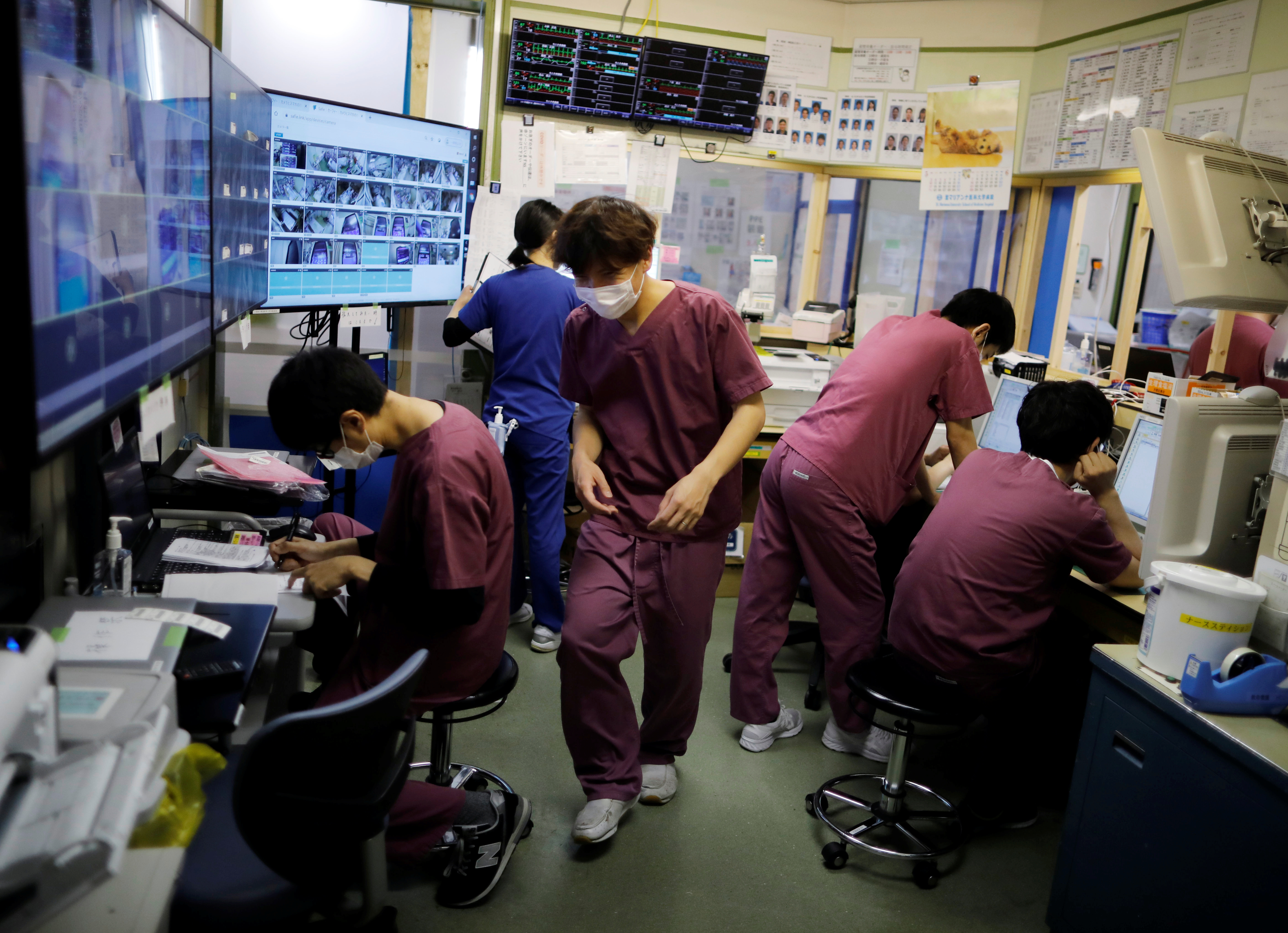 El centro de cuidados intensivos del Hospital Universitario Médico St. Marianna en Kawasaki, al sur de Tokio,