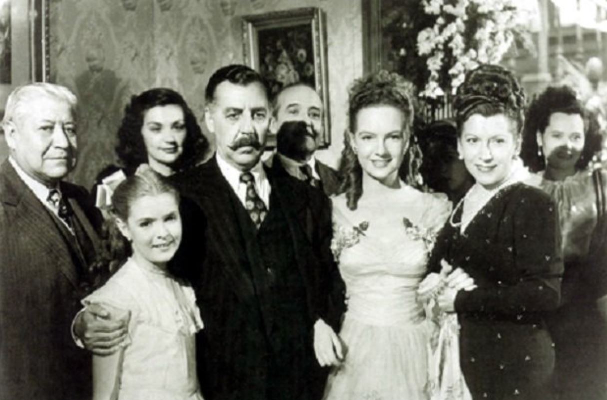 "Una familia de tantas" fue la película que le abrió cientos de puertas a la entonces joven Roth (Foto: Twitter/@Canal22)