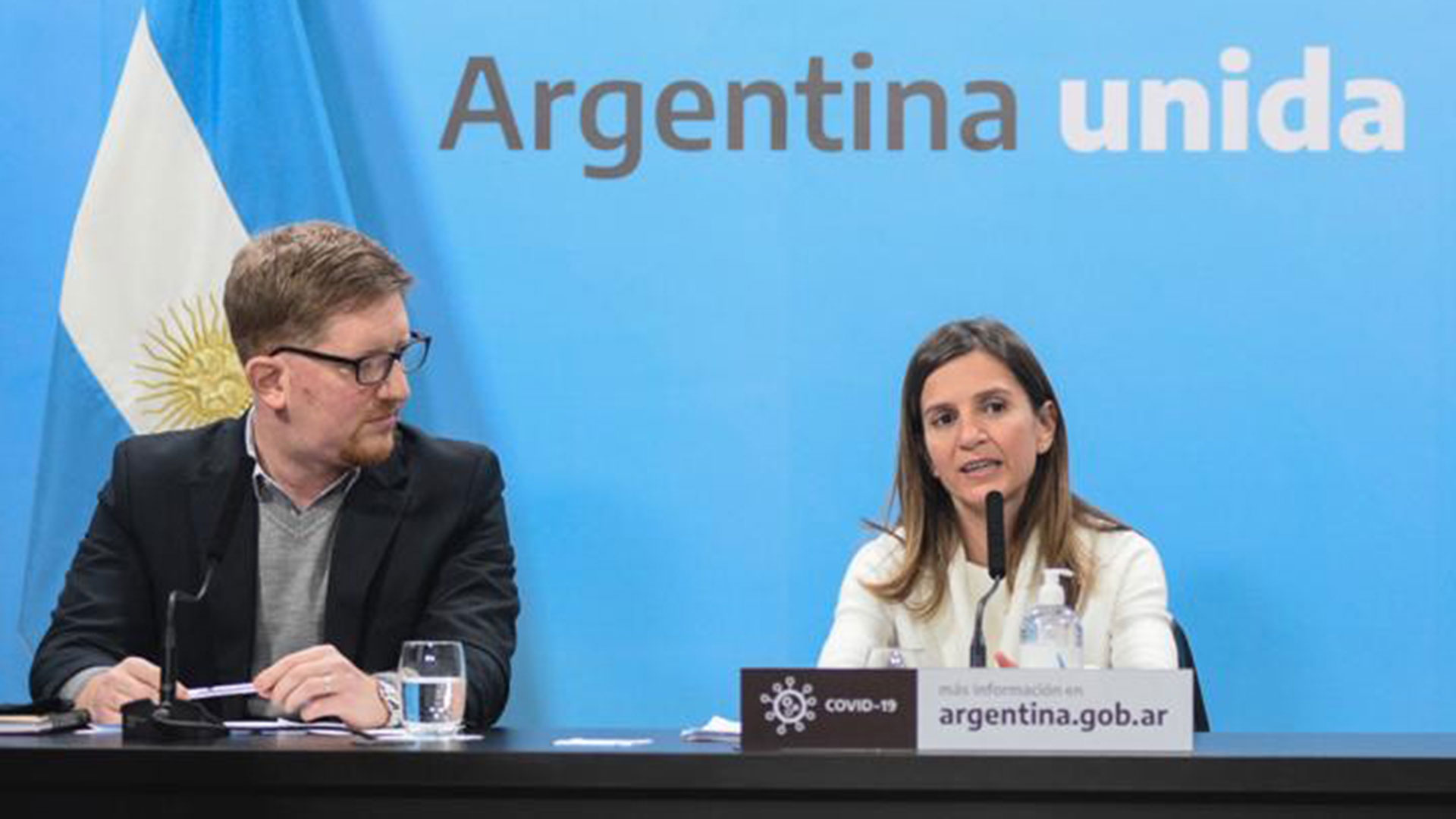 El secretario de Política Económica, Haroldo Montagú, y la titular de la Anses, Fernanda Raverta.