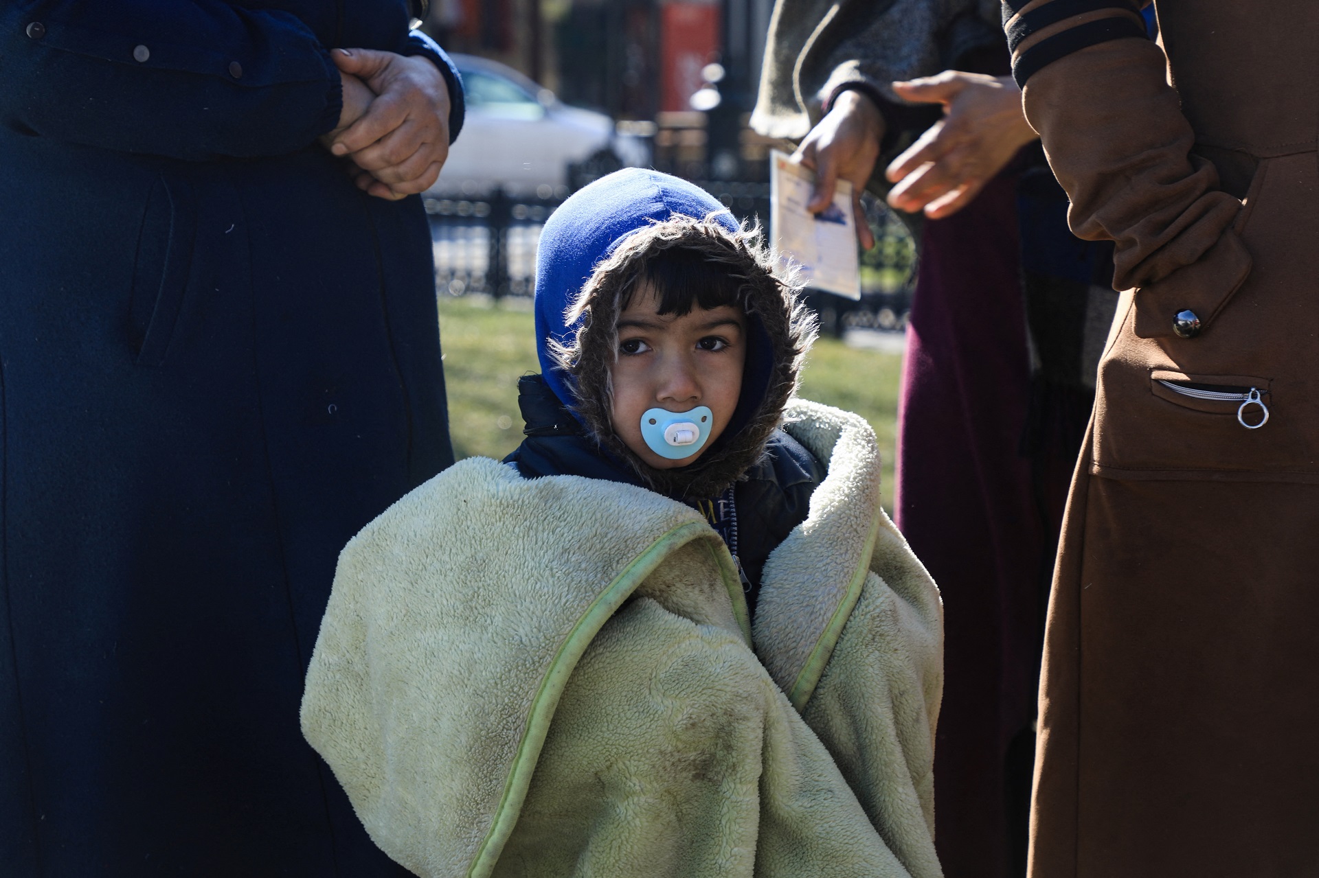Ancianos y niños, los más vulnerables ante el intenso frío (AFP)