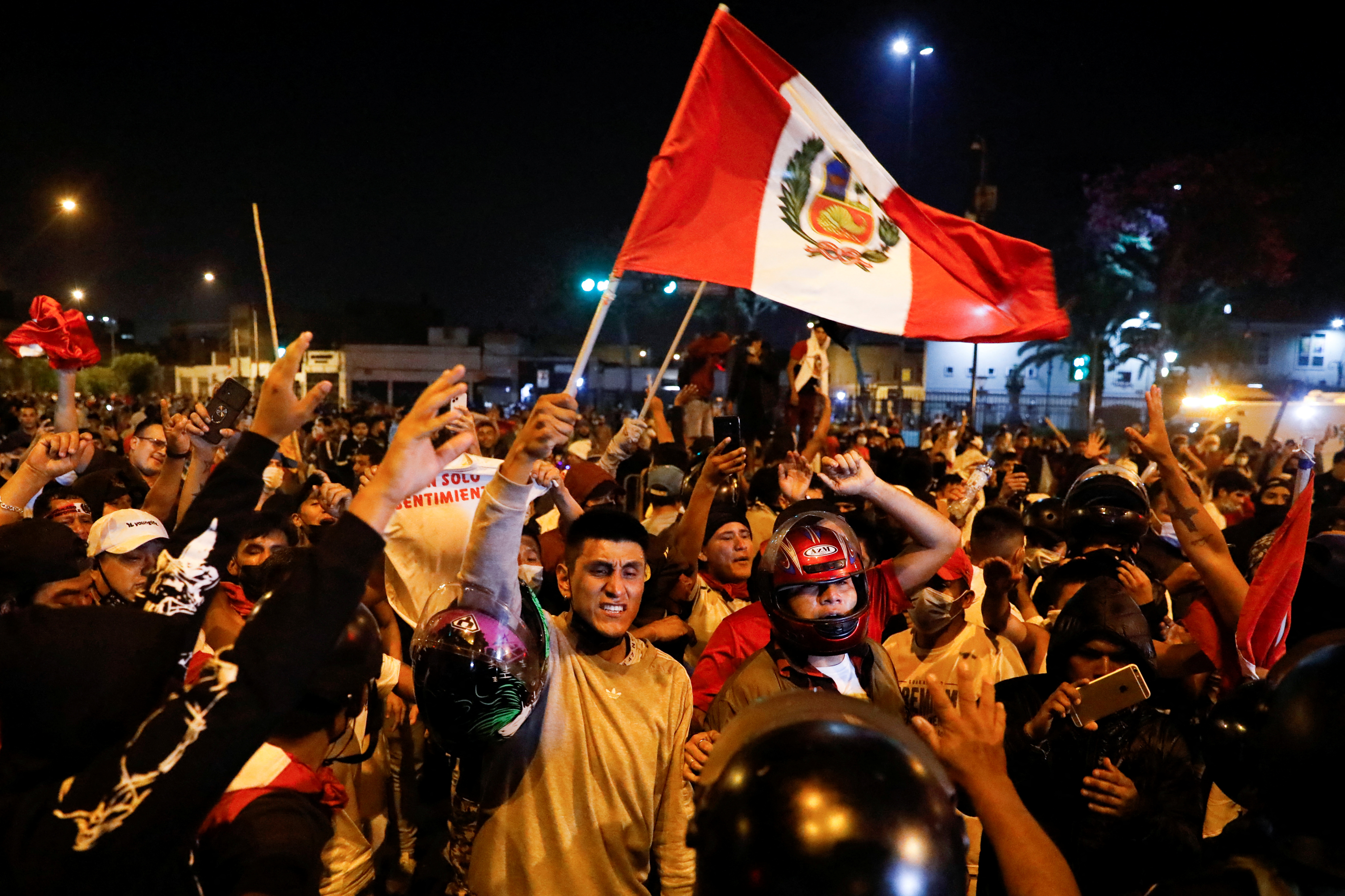 Protestas en Lima contra el gobierno de Pedro Castillo que aumentó el precio de los combustibles y los fertilizantes a raíza de la guerra en Ucrania. REUTERS/Alessandro Cinque