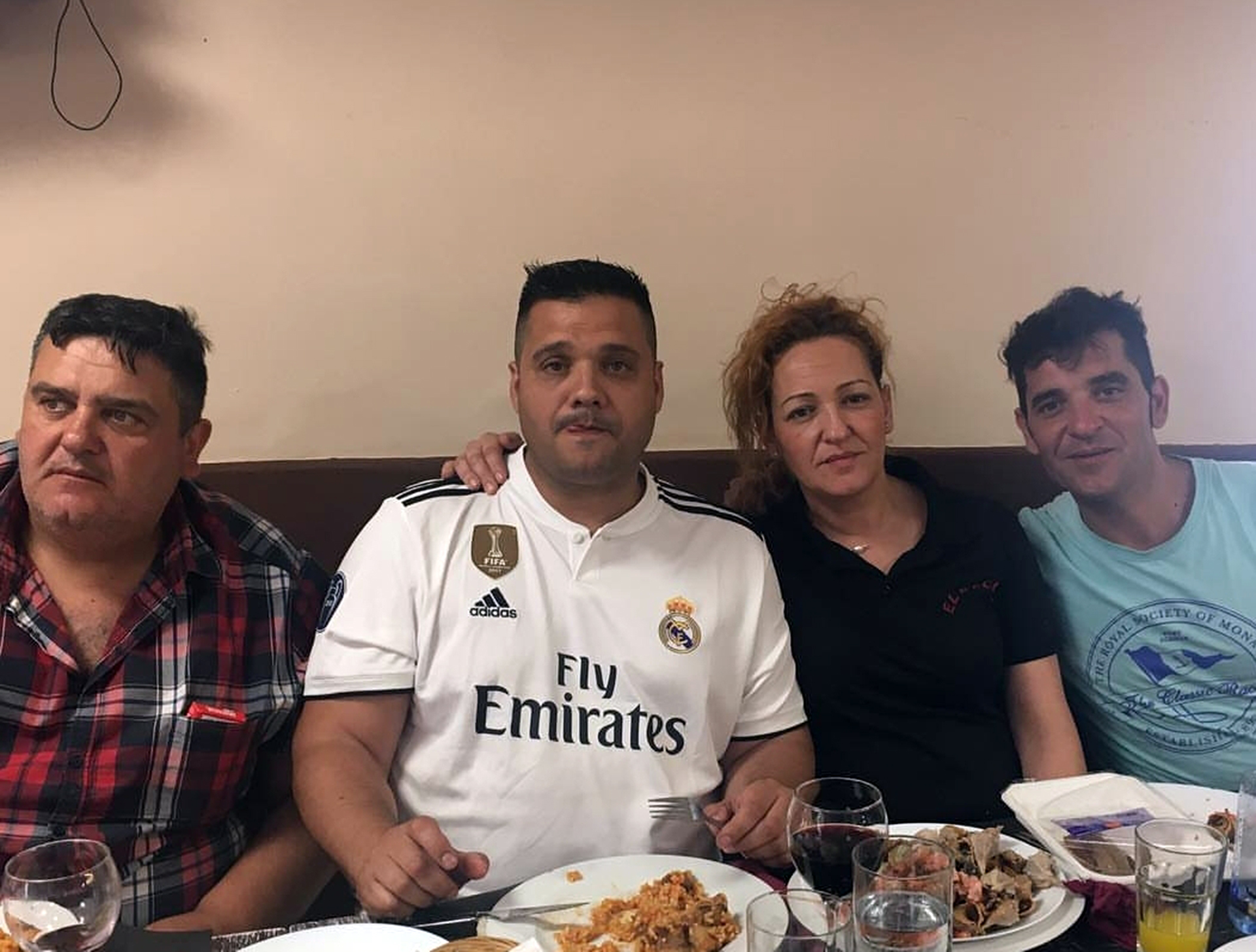 Susana Cortés, junto a sus hermanos