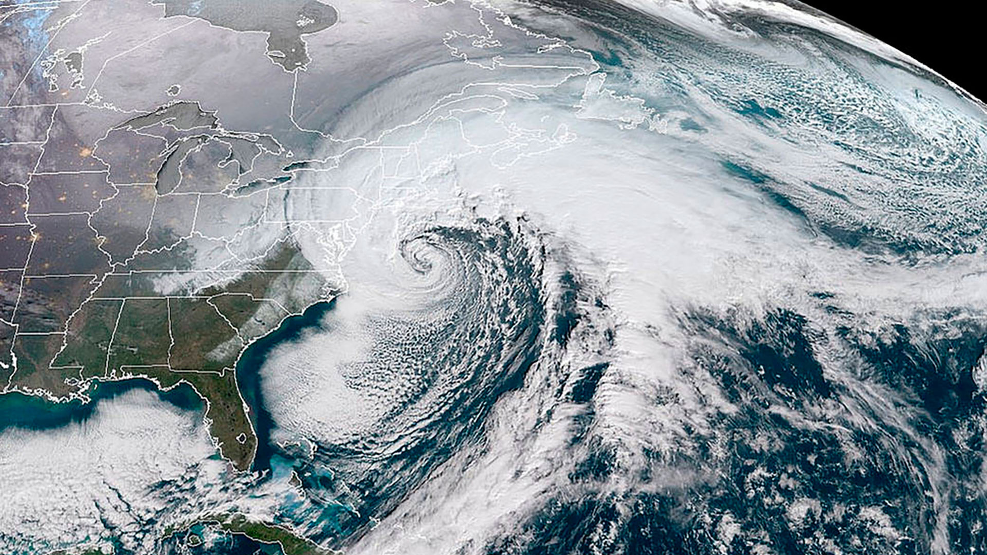 Un ciclón bomba sobre la costa este de Estados Unidos el 4 de enero de 2017 (NOAA/CIRA)