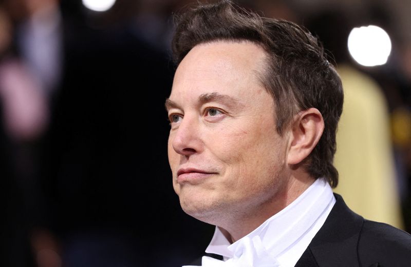 El empresario Bernard Arnault desplazó a Elon Musk como el hombre