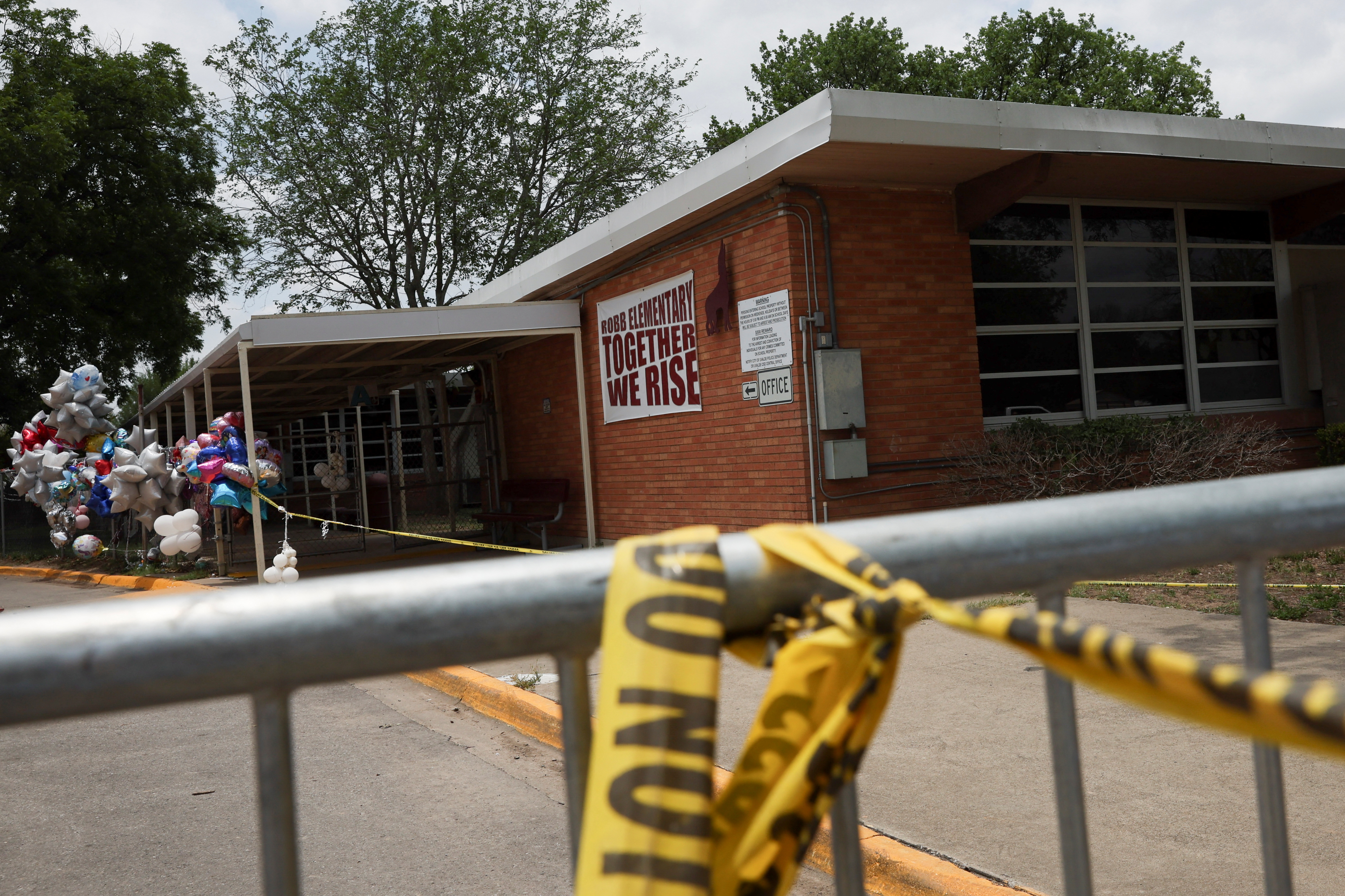 La escuela primaria Robb, cerrada tras el tiroteo (REUTERS/Shannon Stapleton)