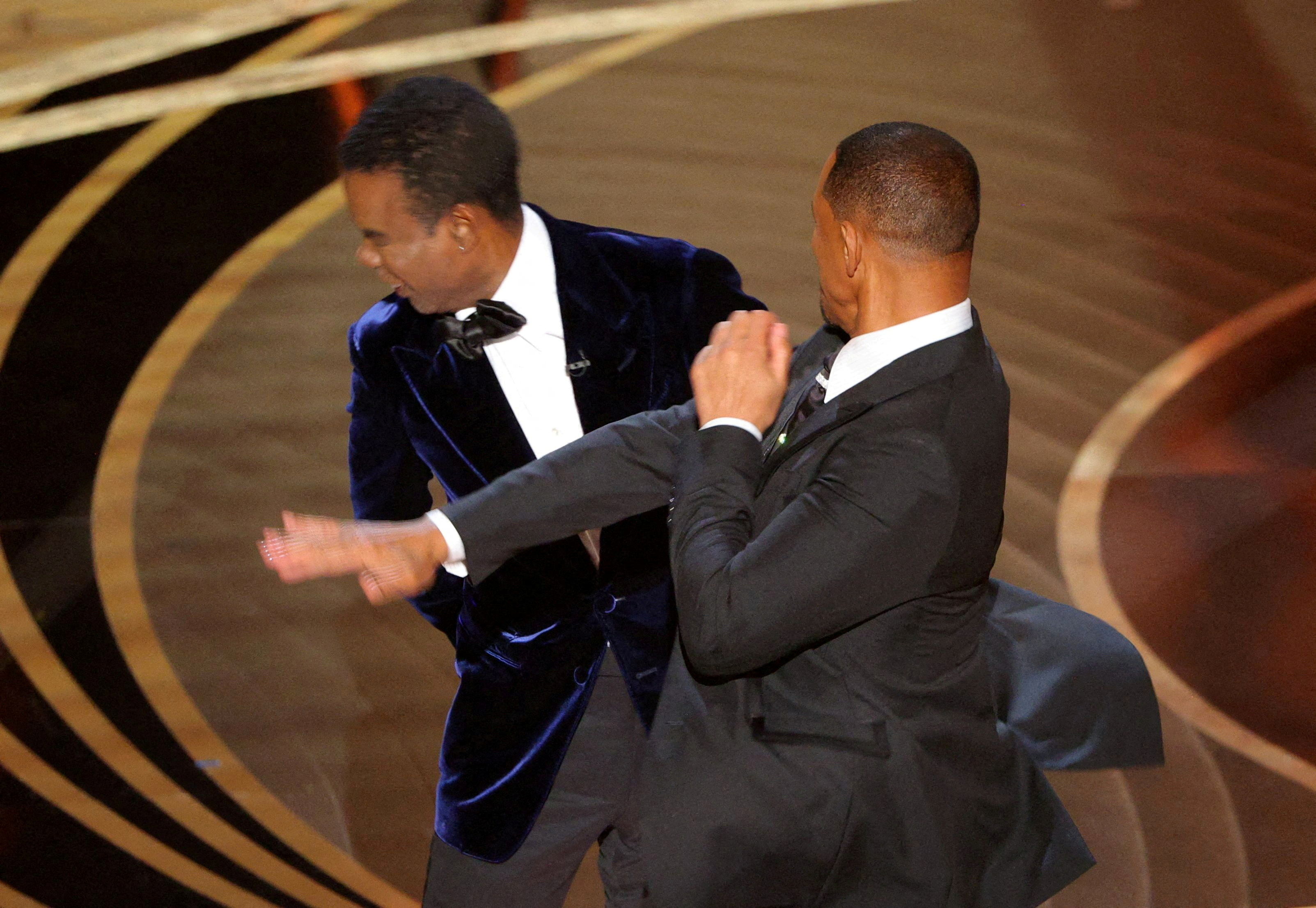 FILE PHOTO: Will Smith golpea a Chris Rock, Premios Oscar Hollywood, Los Angeles, California, U.S., Marzo 27, 2022.        REUTERS/Brian Snyder/File Photo