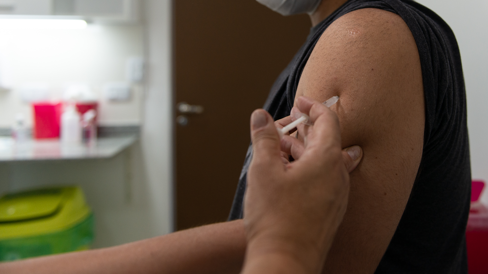 En provincia de Buenos Aires pueden solicitar su turno para recibir la vacuna los mayores de 70 años