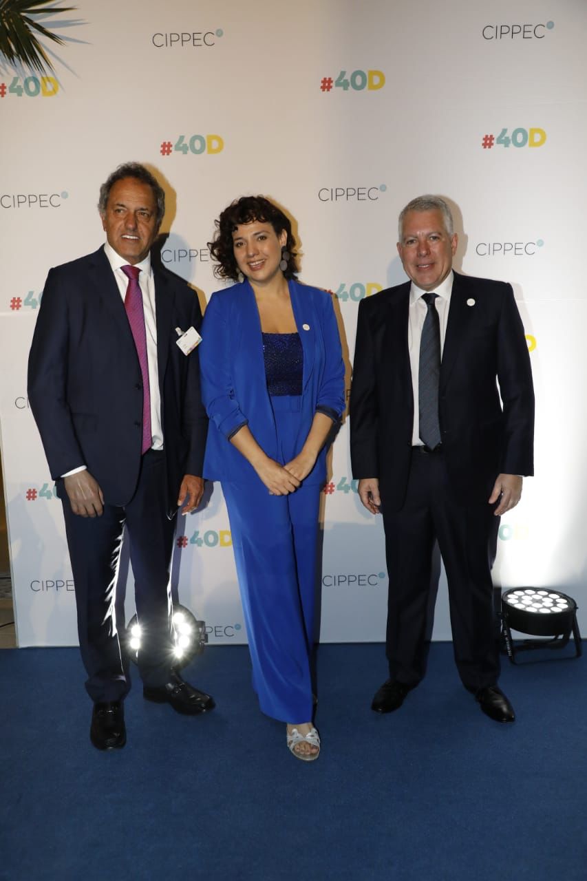 El embajador argentino en Brasil, Daniel Scioli, junto a Sergio Kaufman y Gala Díaz Langou