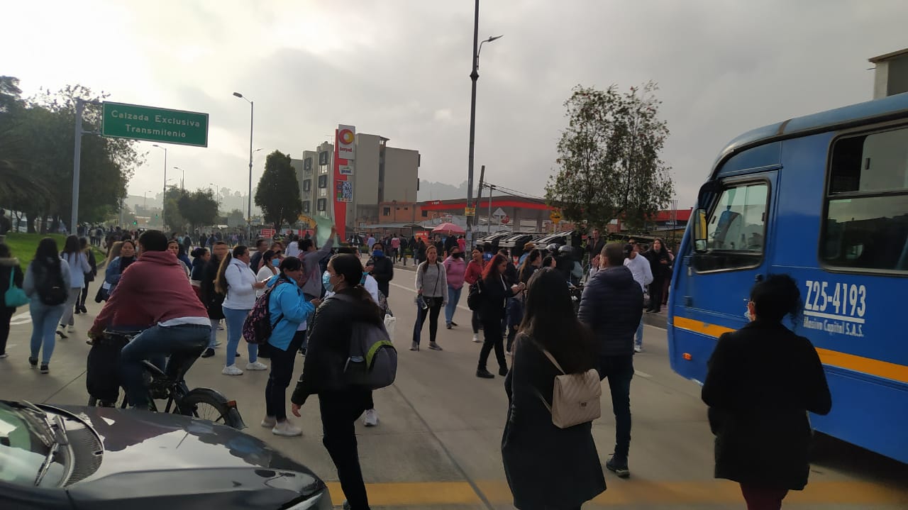 Bloqueos en el Portal Suba en Bogotá: habitantes protestan por presunto caso de abuso sexual a una menor de edad 