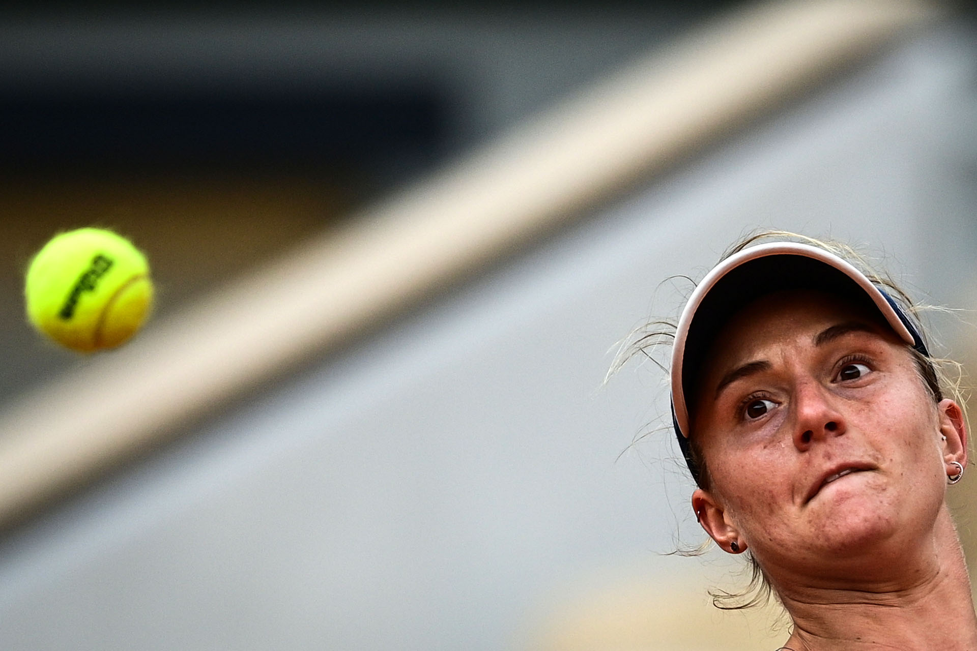 Podoroska llegó desde la qualy hasta las semis de Roland Garros (Photo by MARTIN BUREAU / AFP)