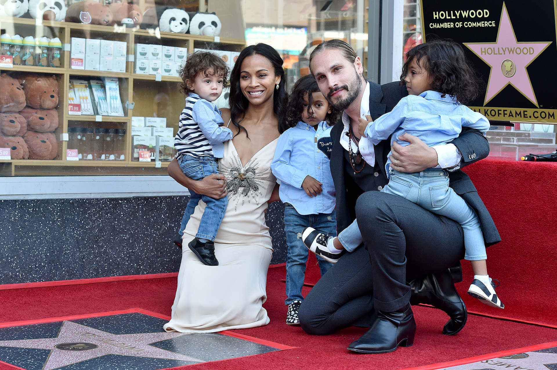 Zoe Saldaña junto a su familia (Getty Images)