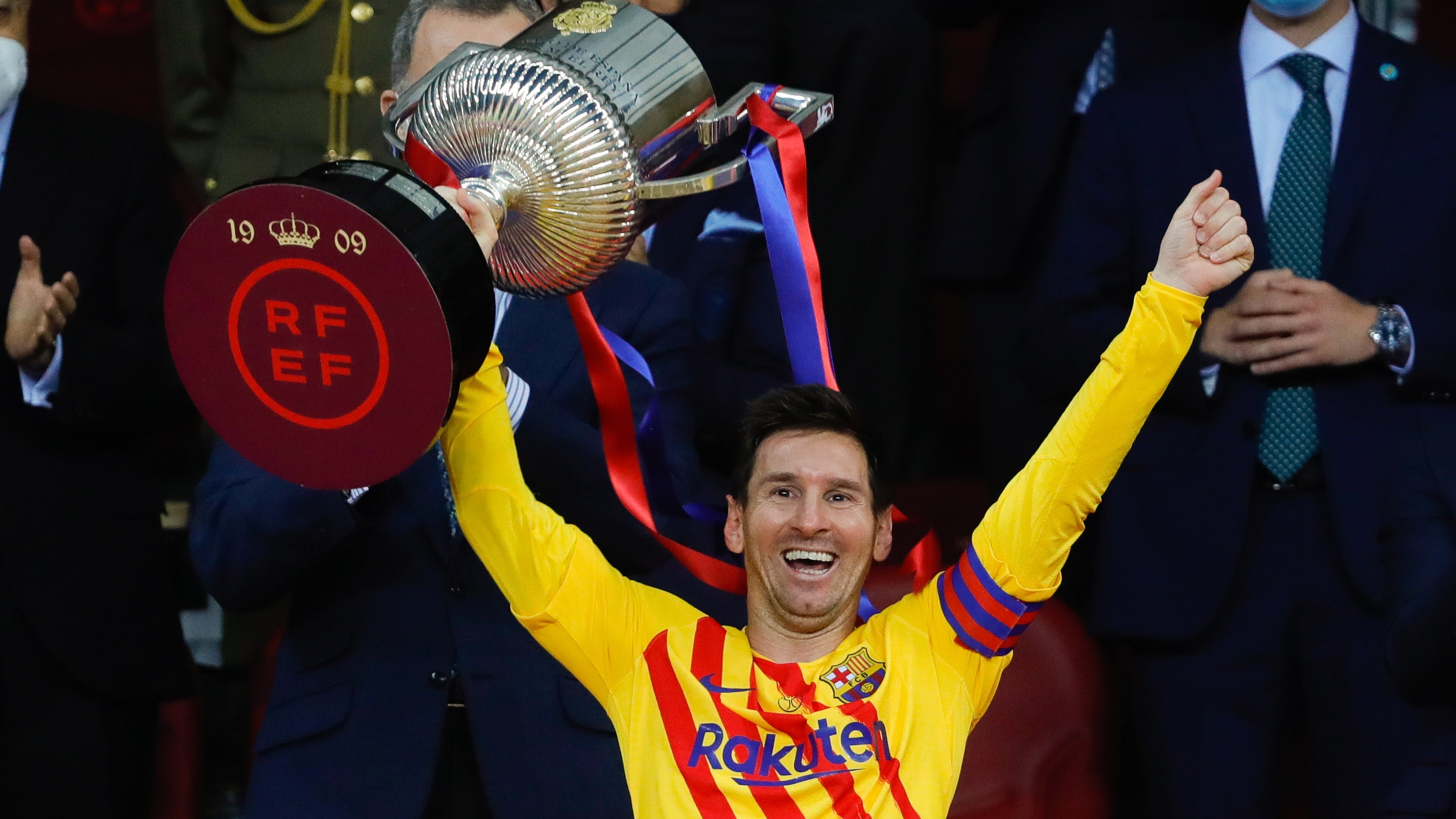 Lionel Messi se despidió del Barcelona levantando una Copa del Rey (Reuters)