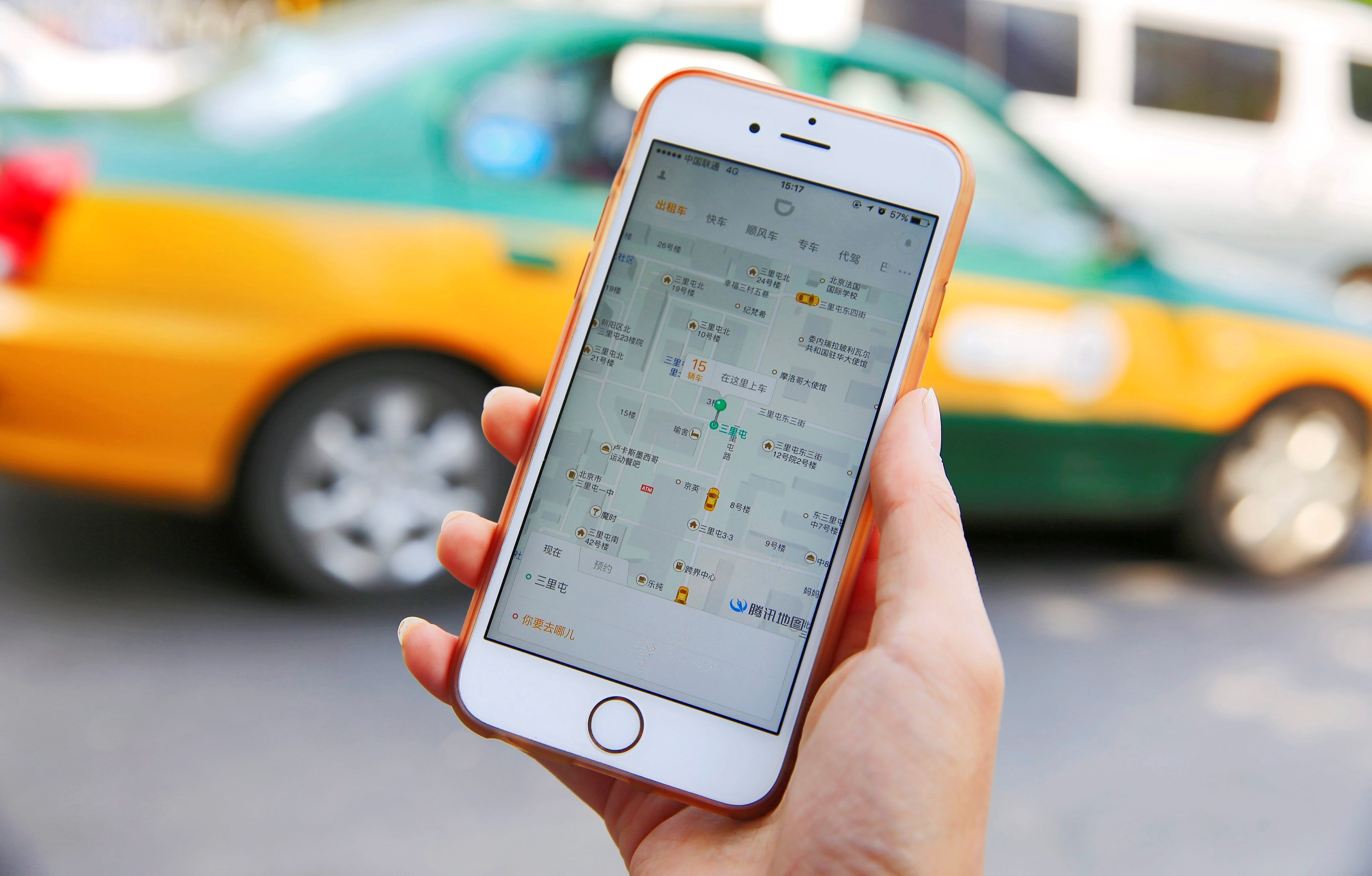 China ha vetado la descarga de 25 aplicaciones asociadas a Didi, el "Uber chino" EFE/How Hwee Young/Archivo
