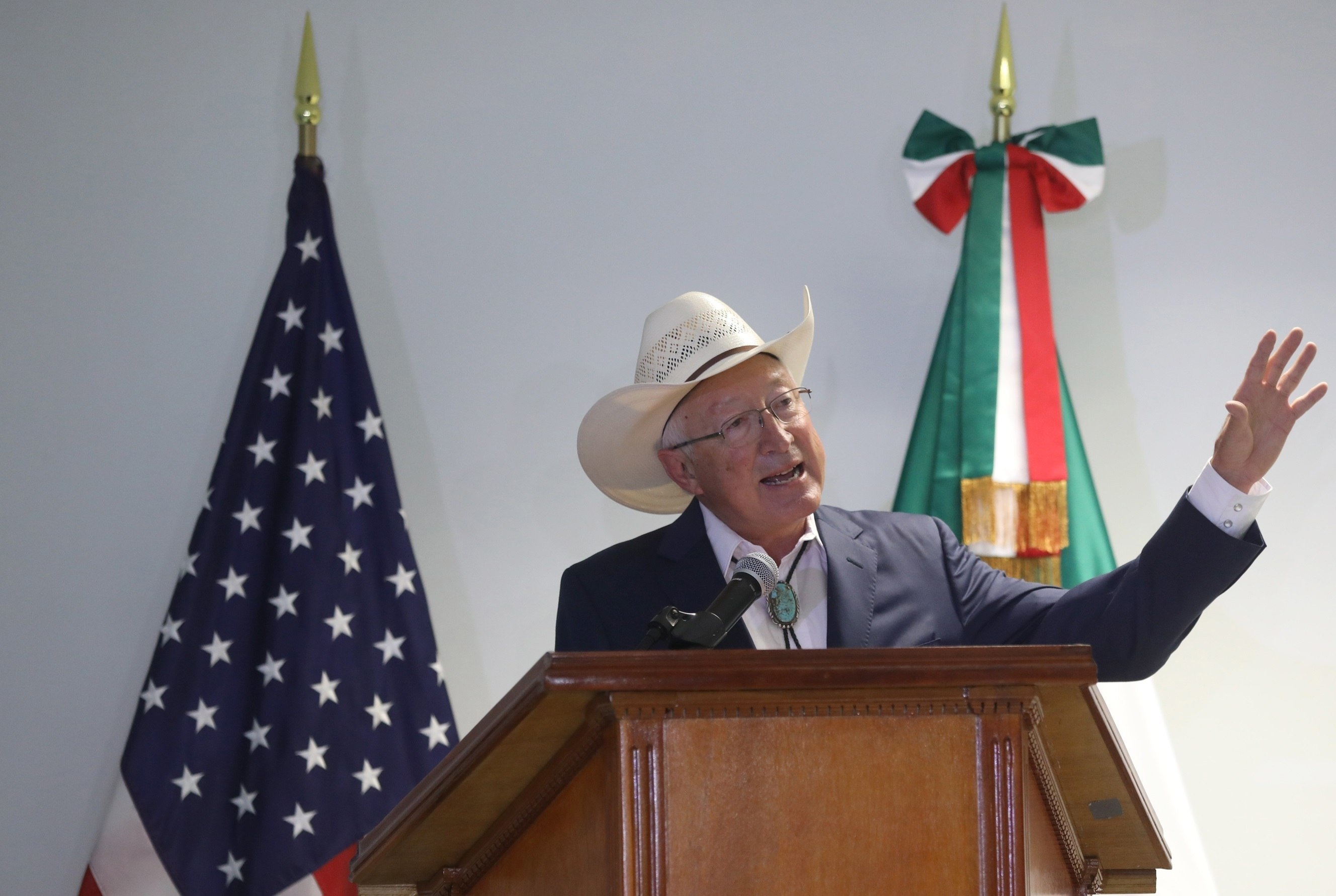 Fotografía de archivo fechada el 11 de septiembre de 2021 que muestra al embajador de Estados Unidos en México, Ken Salazar, durante una rueda prensa en la Ciudad de México (México).  EFE/Sáshenka Gutiérrez
