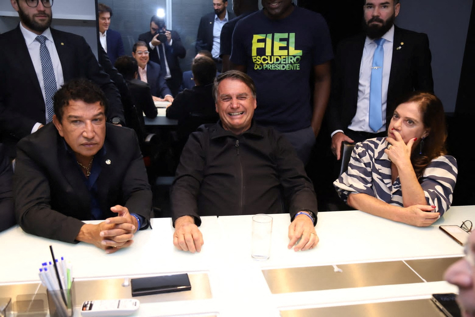 El expresidente de Brasil Jair Bolsonaro asiste a una reunión con miembros del Partido Liberal (PL) y aliados tras regresar del exilio autoimpuesto en Florida, Estados Unidos, después de la derrota en las elecciones del año pasado, en Brasilia, Brasil 30 de marzo 2023.