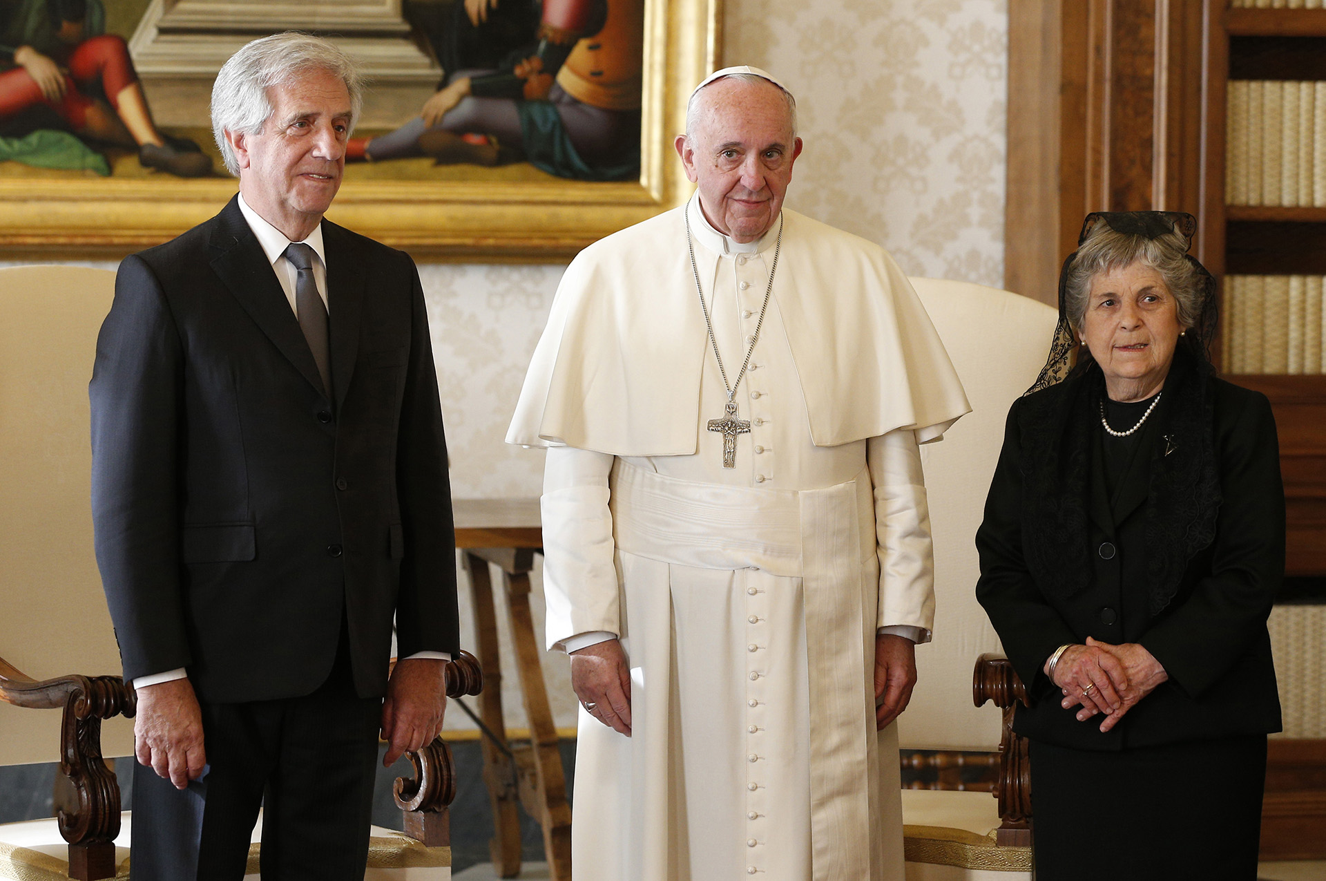 El mandatario uruguayo también visitó al papa Francisco en el Vaticano 