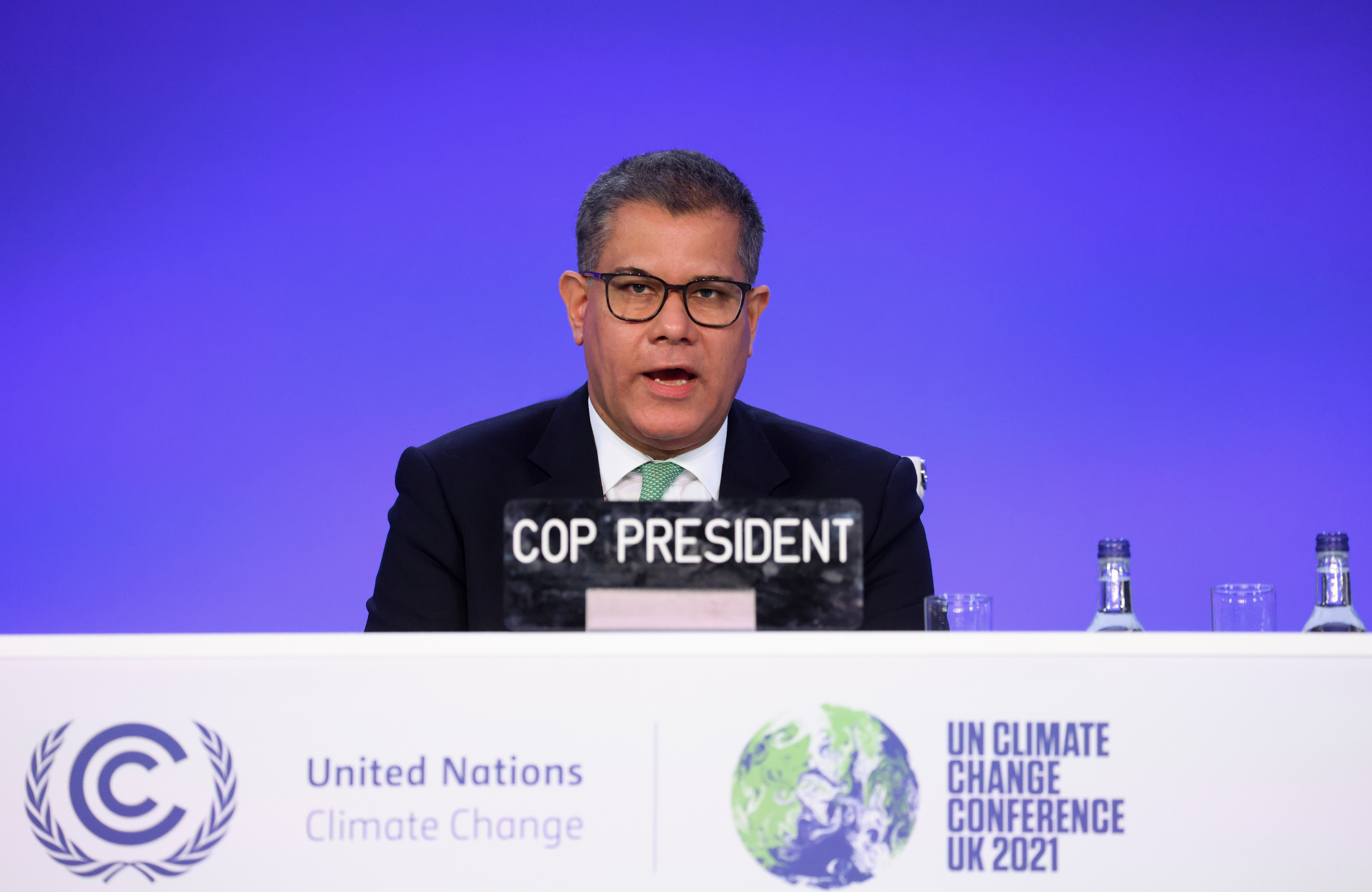 El presidente de la COP26, Alok Sharma, habla en la Conferencia de las Naciones Unidas sobre el Cambio Climático (COP26) en Glasgow, Escocia, Gran Bretaña, el 13 de noviembre de 2021. REUTERS/Yves Herman