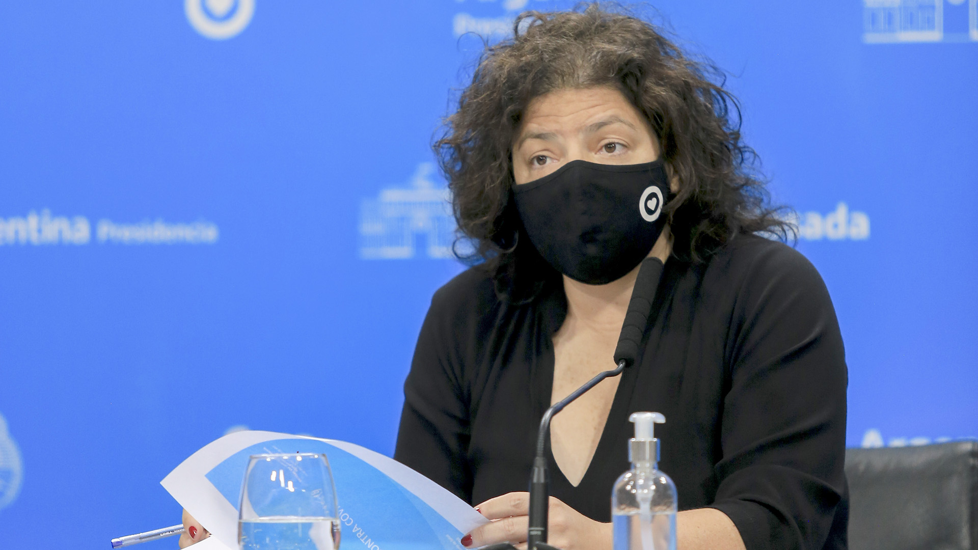 La ministra de Salud, Carla Vizzotti ofrece una conferencia de prensa al término de la reunión del 
Consejo Federal de Salud​. (Foto NA: MARCELO CAPECE)