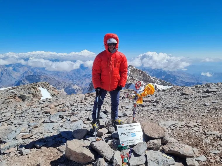 Fumaba 40 cigarrillos por d&iacute;a, perdi&oacute; la visi&oacute;n y lleg&oacute; a la cima del Aconcagua: 