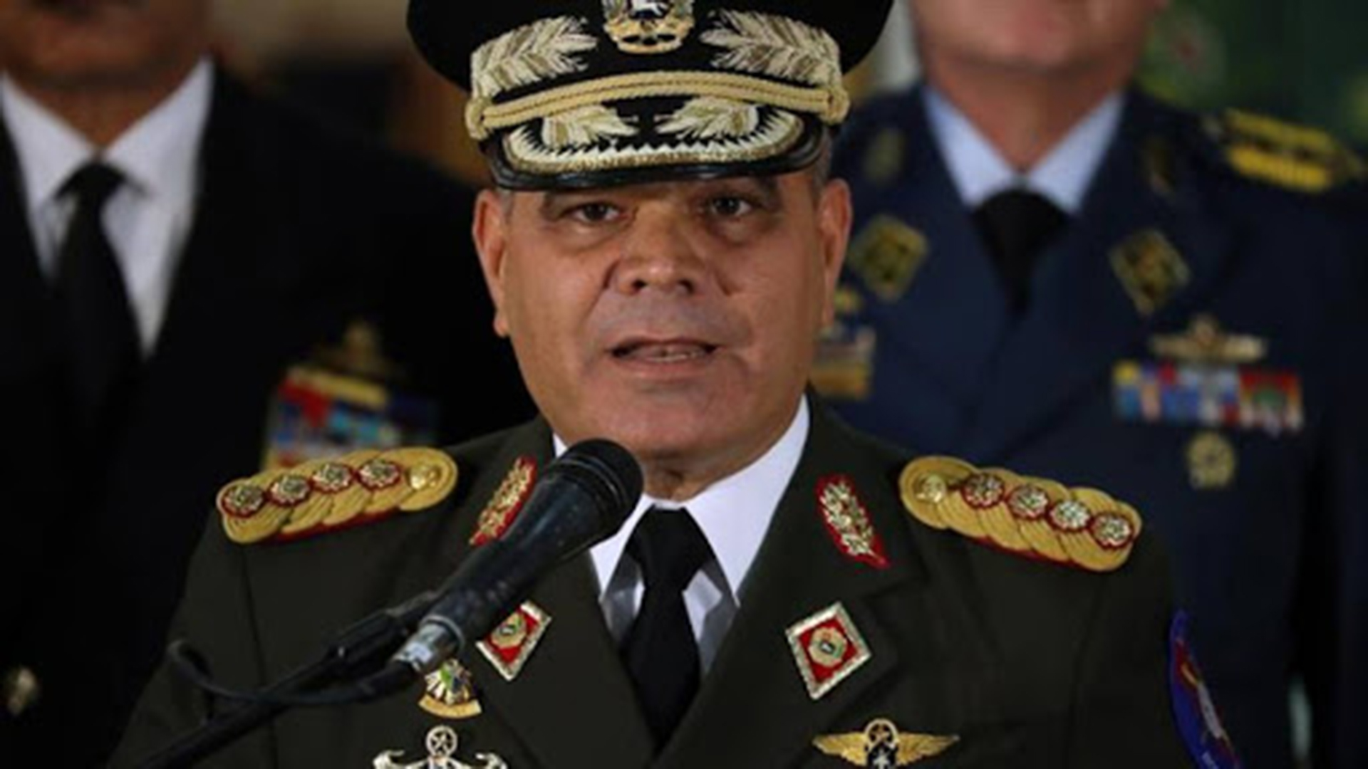 El jefe del Ejército de Venezuela ordenó el despido de 302 oficiales sin juicio previo