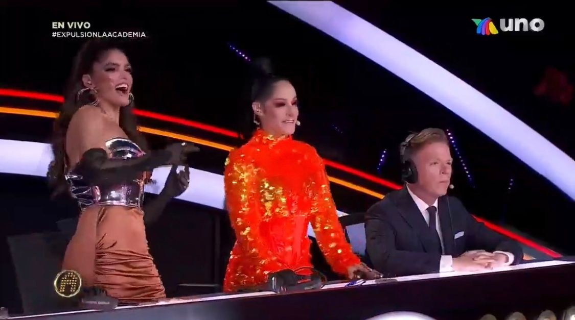 Lolita Cortés, Arturo López Gavito y Ana Bárbara corearon y bailaron al ritmo de la española, haciendo más notorio la ausencia del conductor de “Venga La Alegría”
(Foto: Instagram/@laacademiatv)