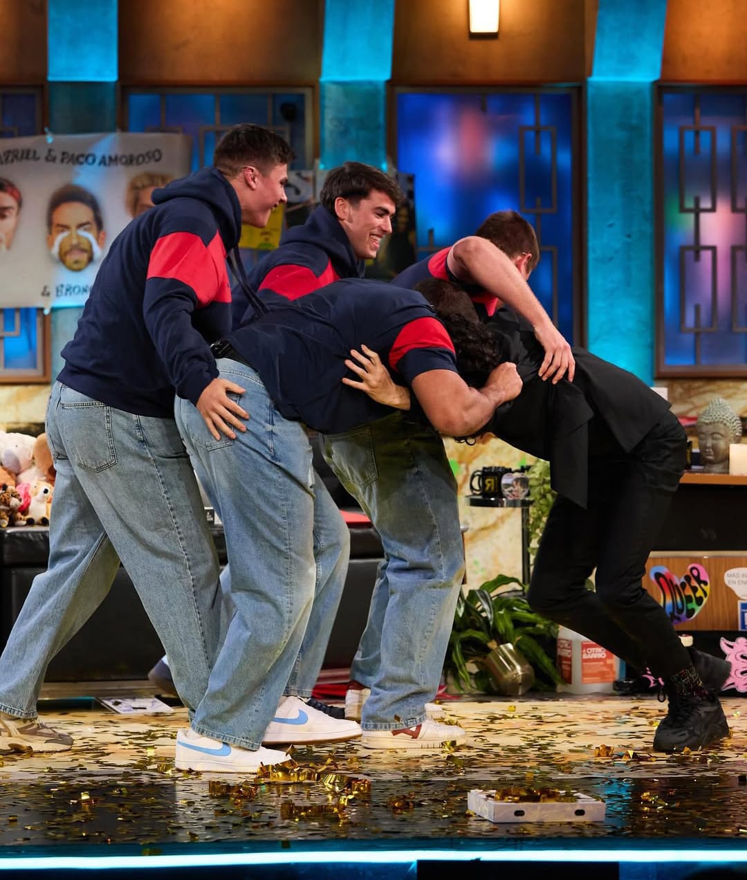 Salva Reina llega lesionado a 'La Revuelta' tras ganar el Goya: “Venía tocadito y me toqué más” - Infobae