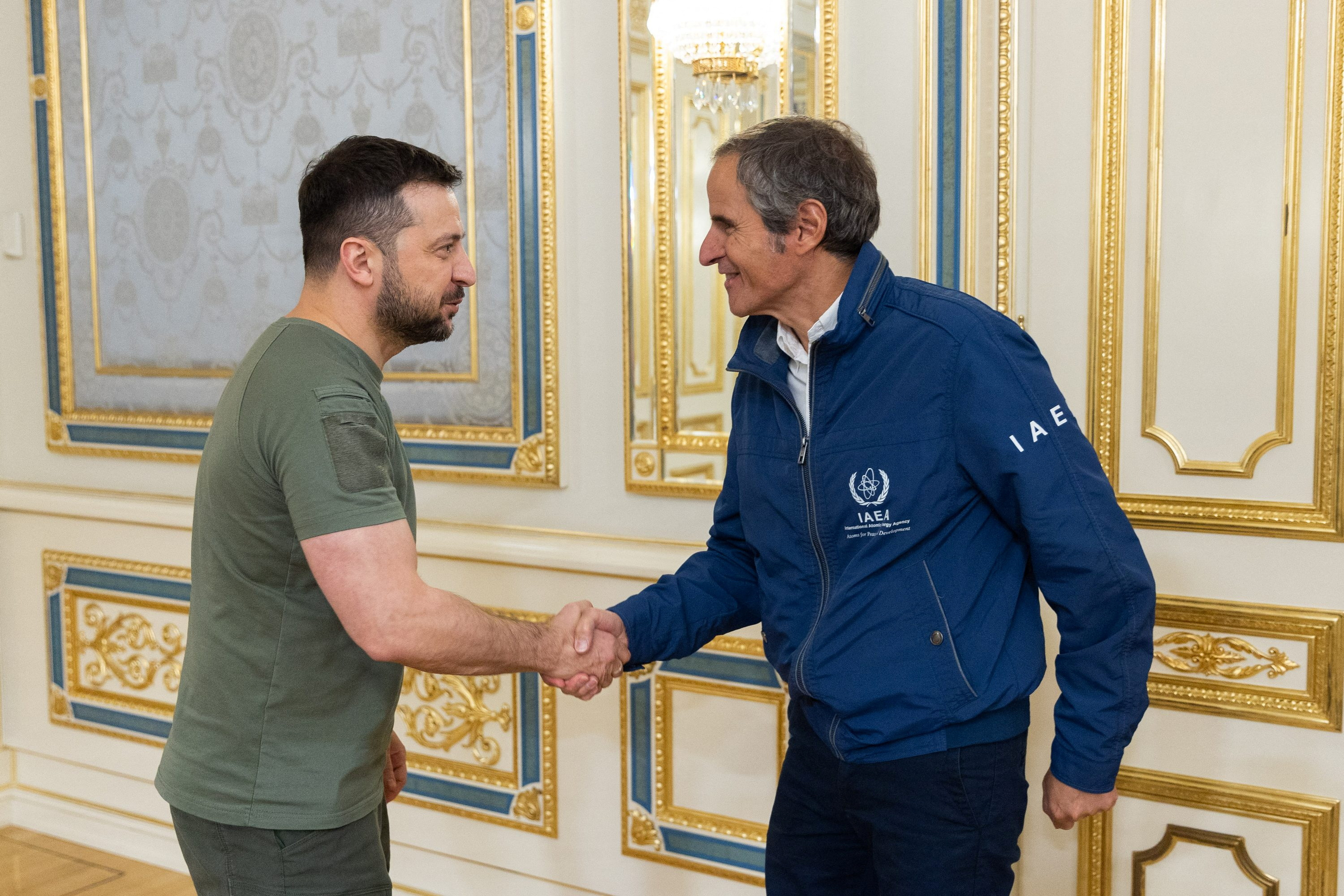 Foto: Zelensky y Grossi, en el último cara a cara que mantuvieron. En las próximas horas se volverán a reunir.