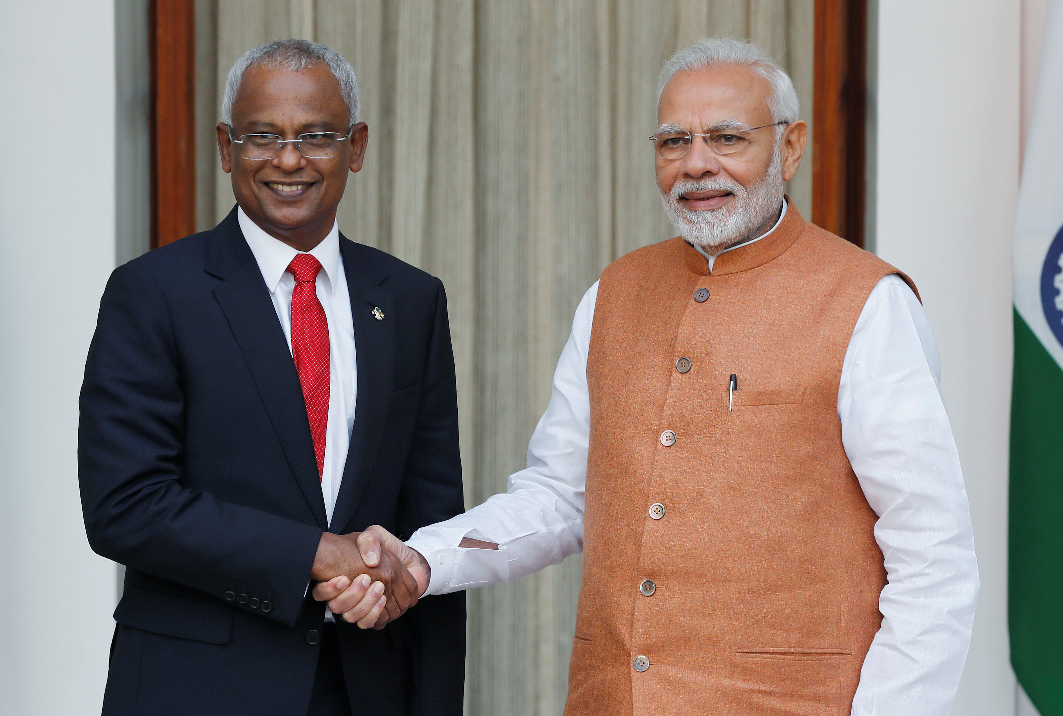 El presidente de Maldivas Ibrahim Mohamed Solih y el primer ministro indio Narendra Modi durante un encuentro en Nueva Delhi en 2108. (REUTERS/Adnan Abidi)