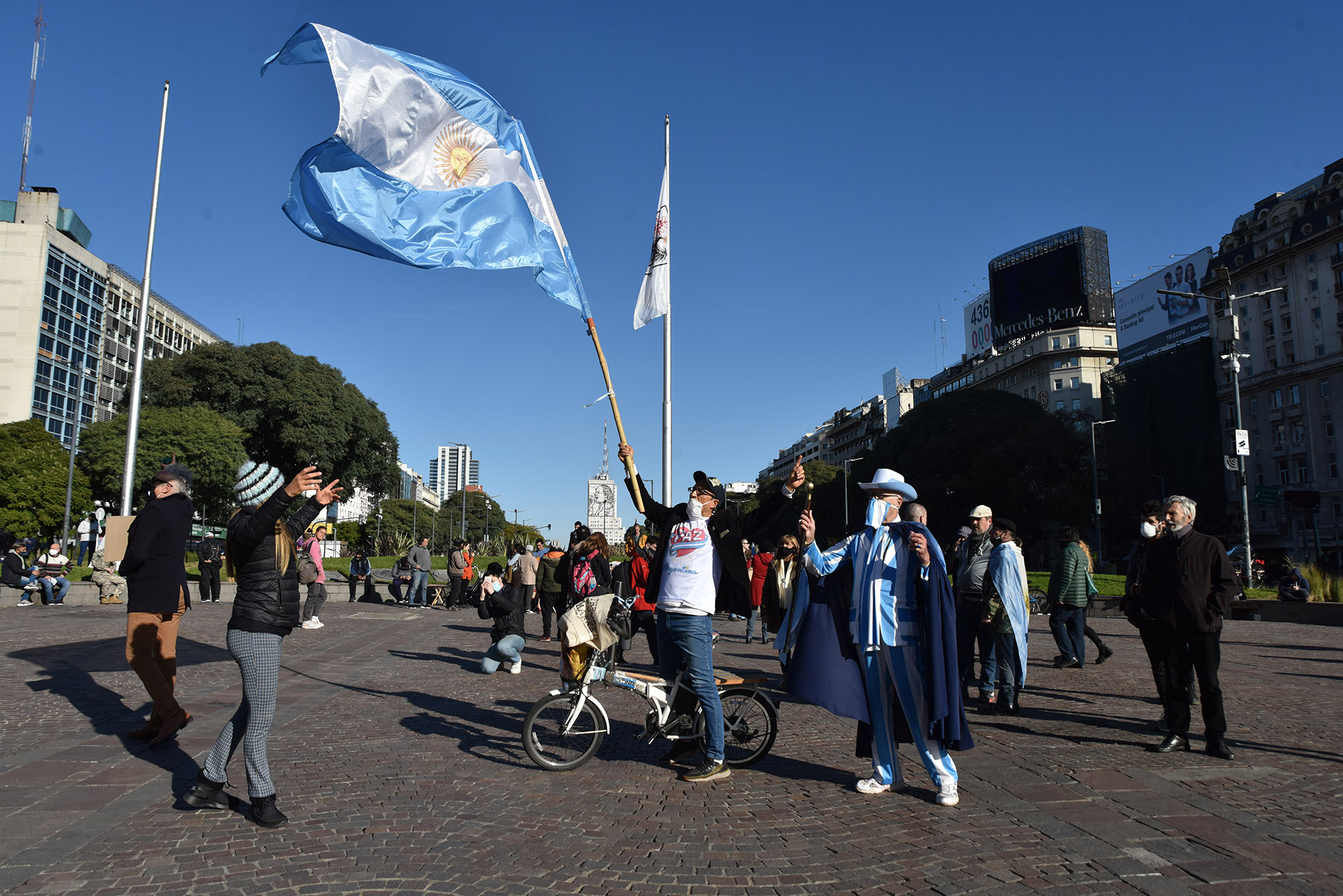 Con el pasar de las horas se multiplicó la cantidad de gente en el centro porteño