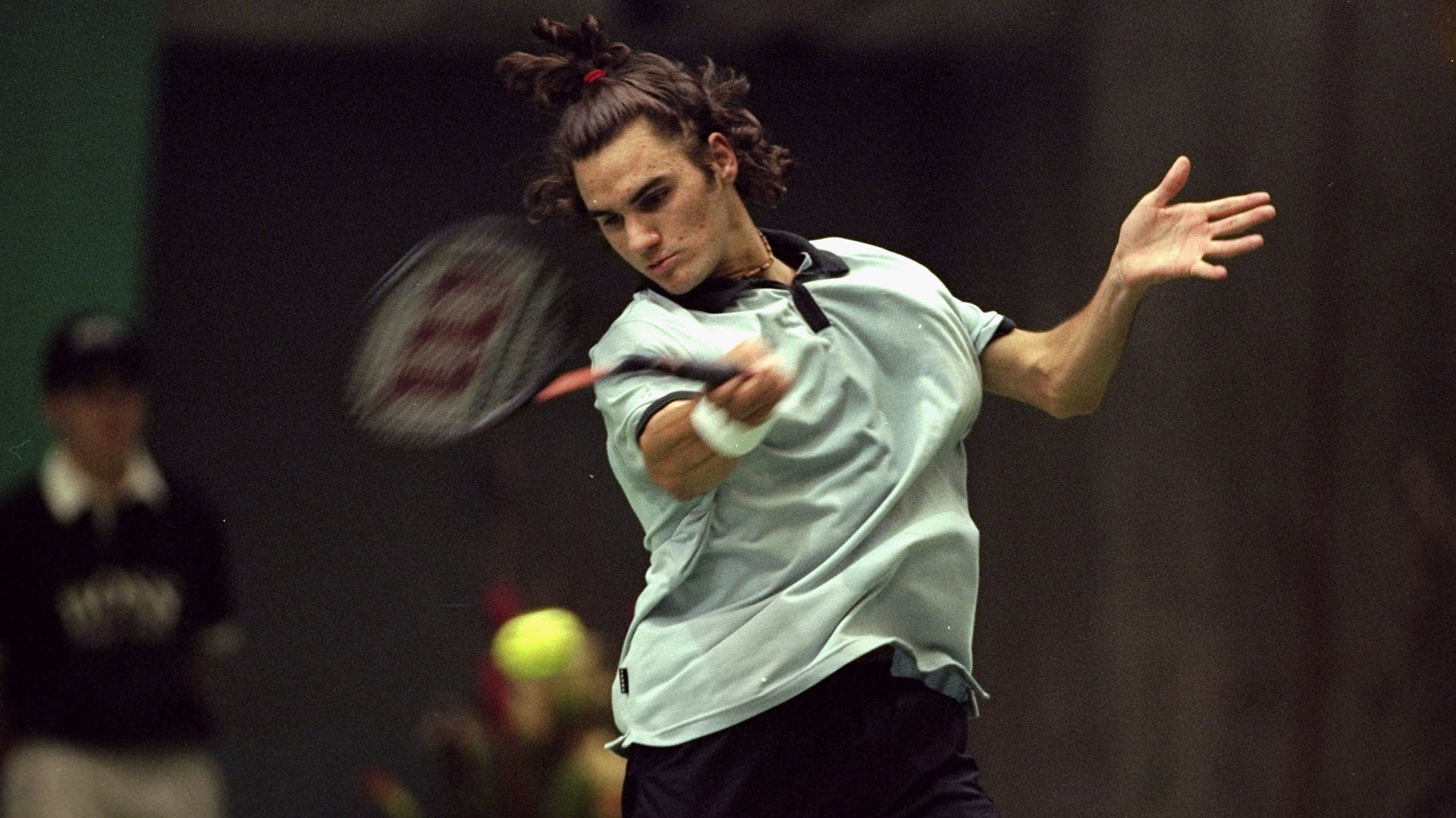 Roger dando sus primeros pasos como profesional en el 2000 (Mike Hewitt /Allsport)