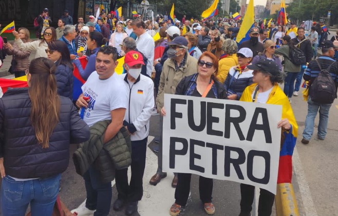 Así fueron las marchas de la oposición contra Gustavo Petro en Colombia