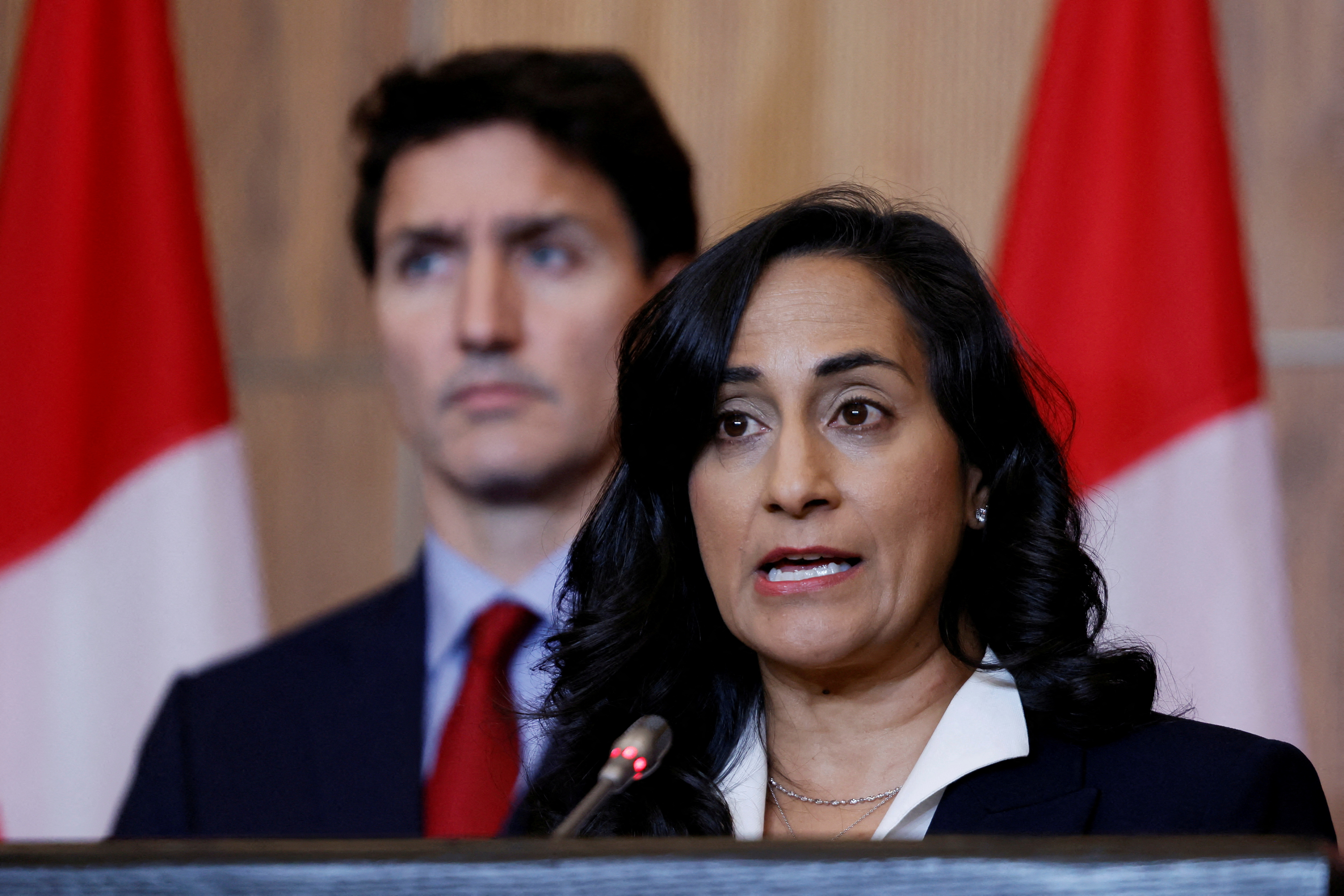 Anita Anand, ministra de Defensa de Canadá (REUTERS/Blair Gable)