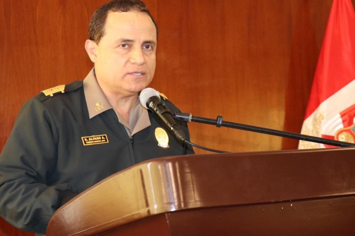 Gral. Raúl Enrique Alfaro Alvarado es designado como el nuevo Comandante General de la PNP. (RPP)