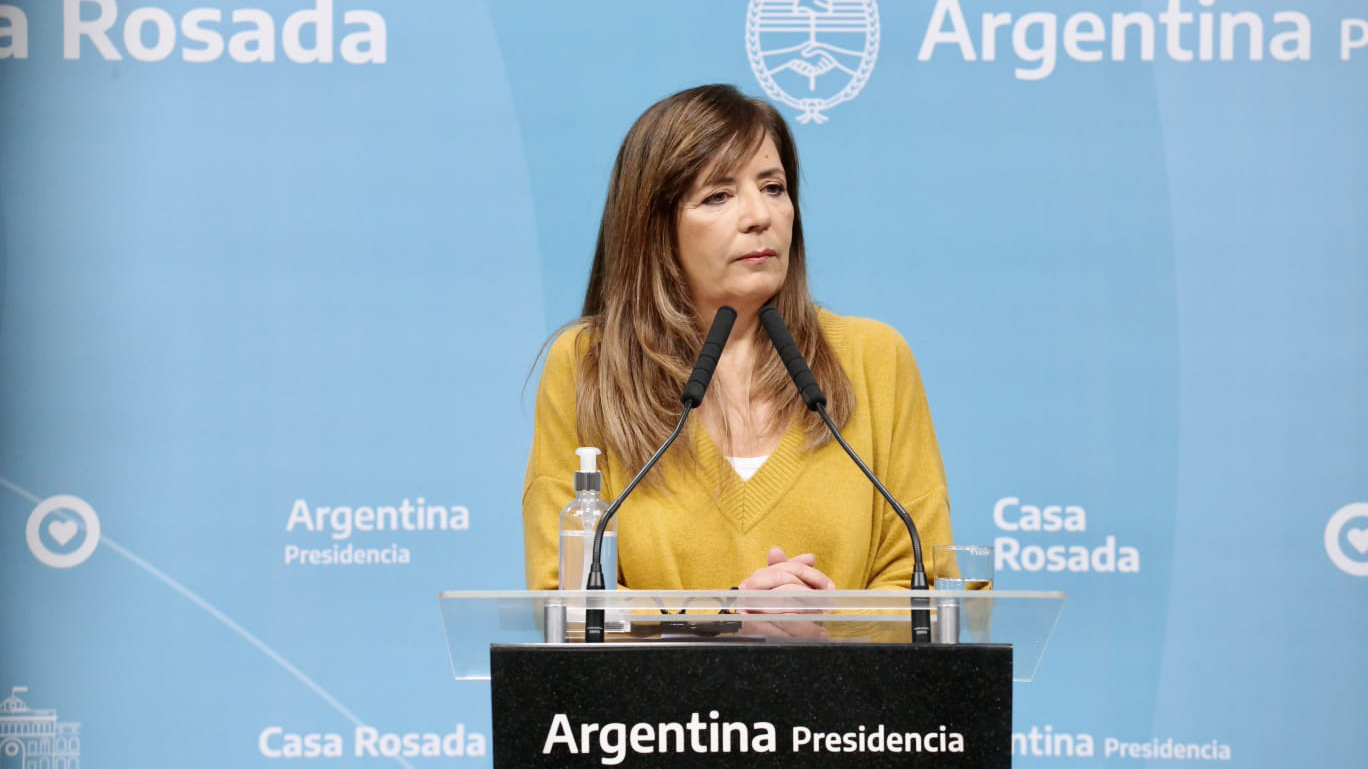 Gabriela Cerruti habla durante una rueda de prensa en la Casa Rosada