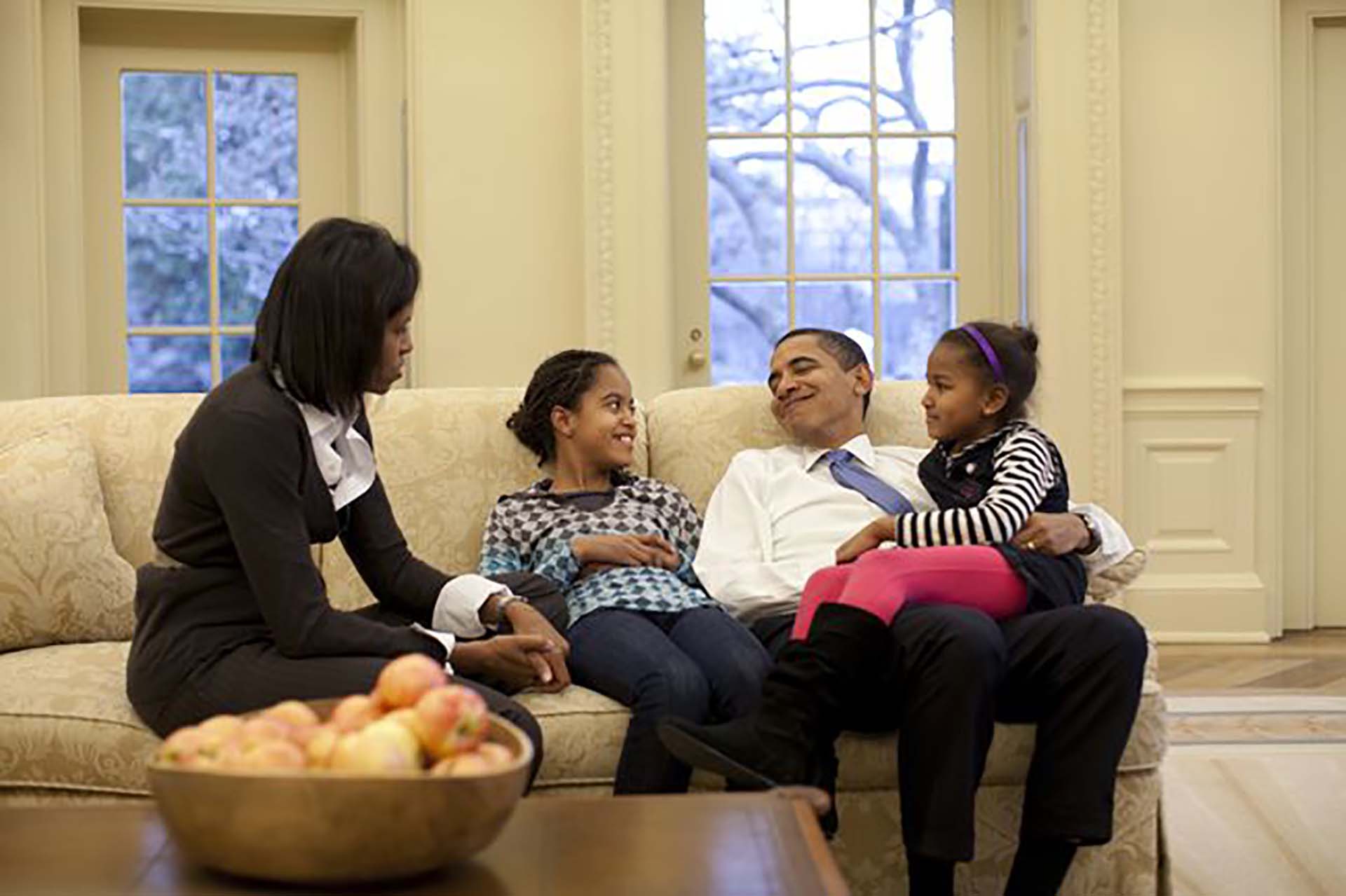 Aunque esta memoria presidencial tiene mucho de la historia personal de Obama y su familia, antes de la quinta parte del libro el lector lo acompaña en la campaña presidencial de 2008. (Pete Souza/White House Via CNP/Shutterstock)