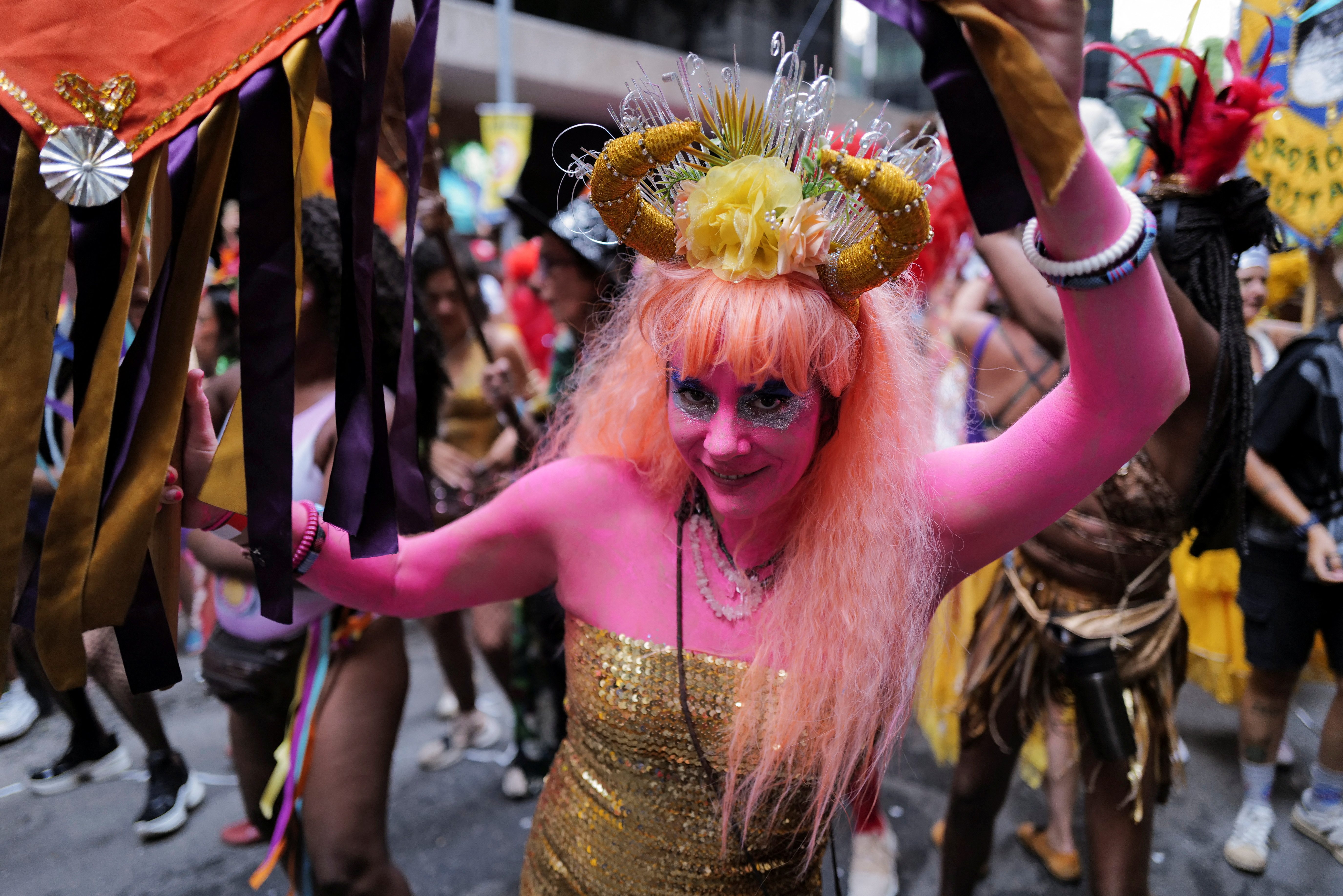 Los desfiles de precarnaval ya calentaron el asfalto carioca este jueves (REUTERS/Lucas Landau)