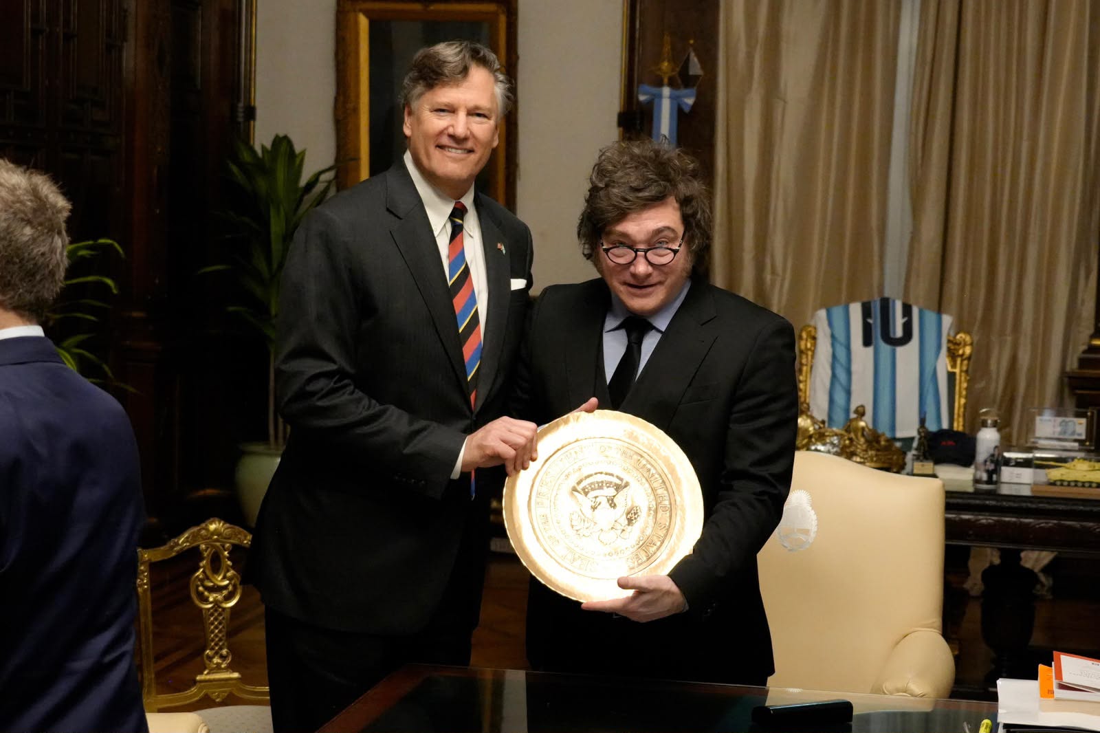Javier Milei recibió a Christopher Landau en Casa Rosada tras acordar cambios en la ley sobre Malvinas